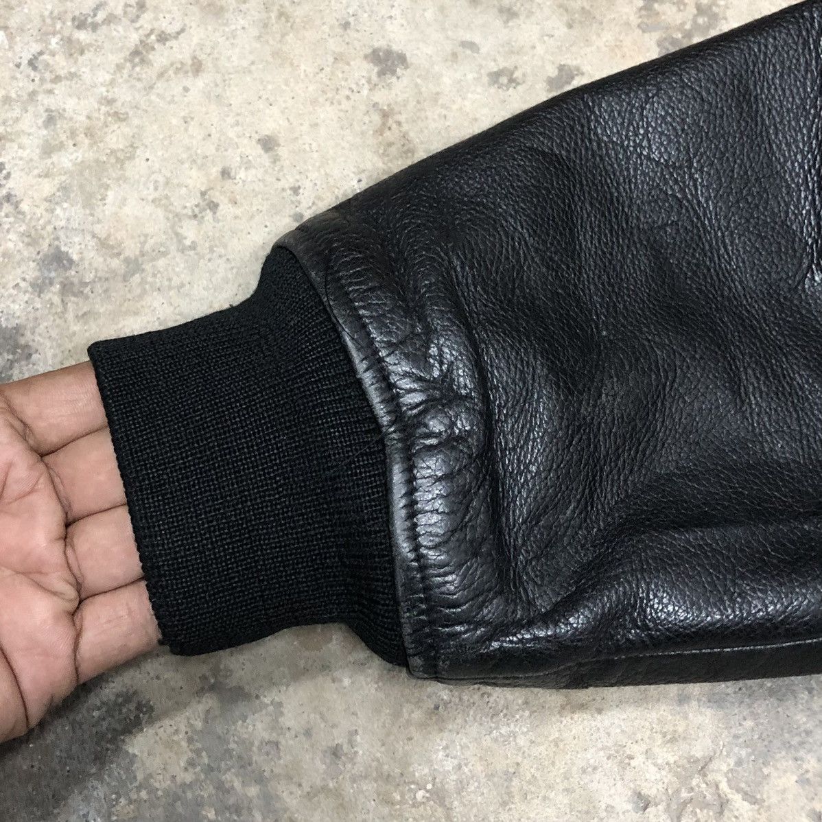 Vintage Vintage Argyle Club Black Leather Bomber Jacket Size US L / EU 52-54 / 3 - 10 Thumbnail