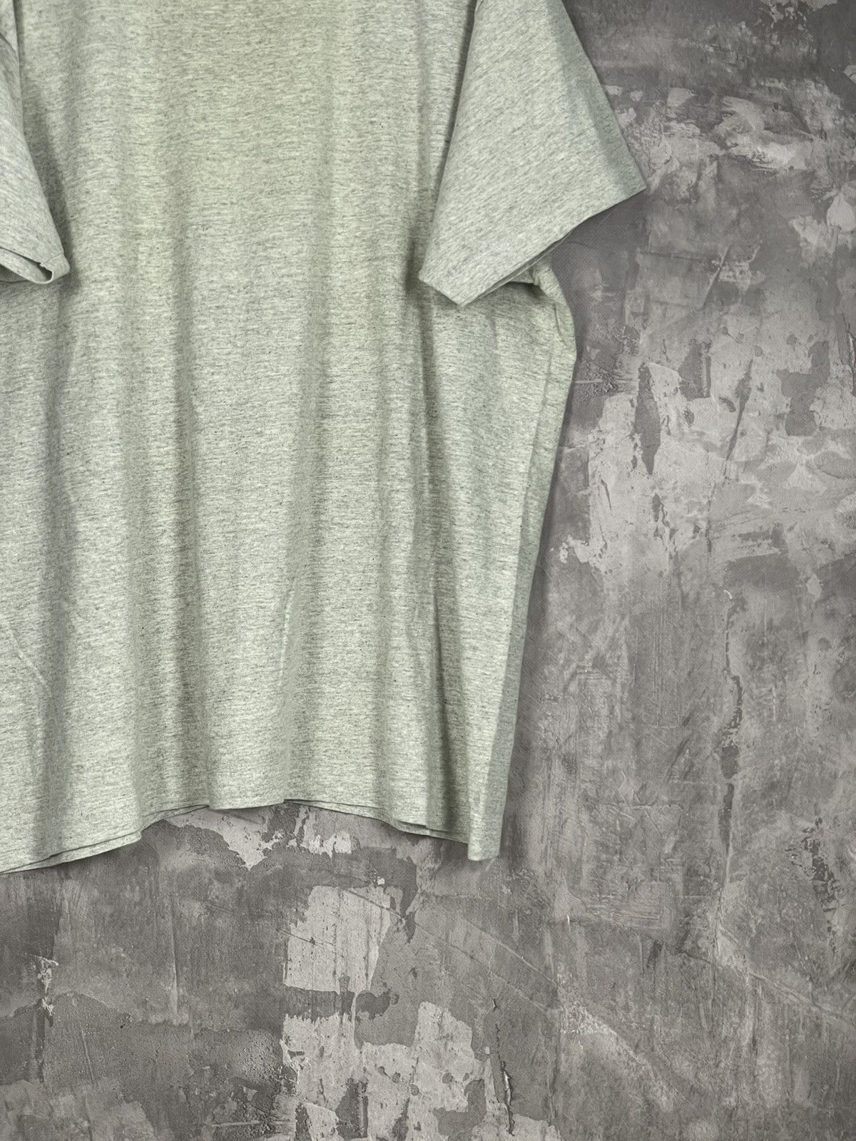 Vintage Fruit Of The Loom 90s Basic Very Rare Distressed T shirt Size US XL / EU 56 / 4 - 6 Thumbnail