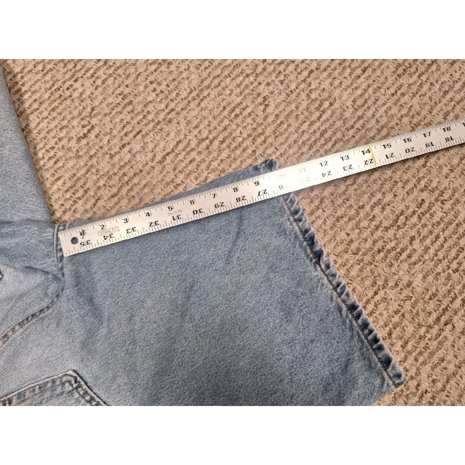 Tommy Hilfiger VINTAGE Tommy Hilfiger Embroidered Retro Shorts Mens Size 33 Denim 90s Jorts Size US 33 - 6 Thumbnail