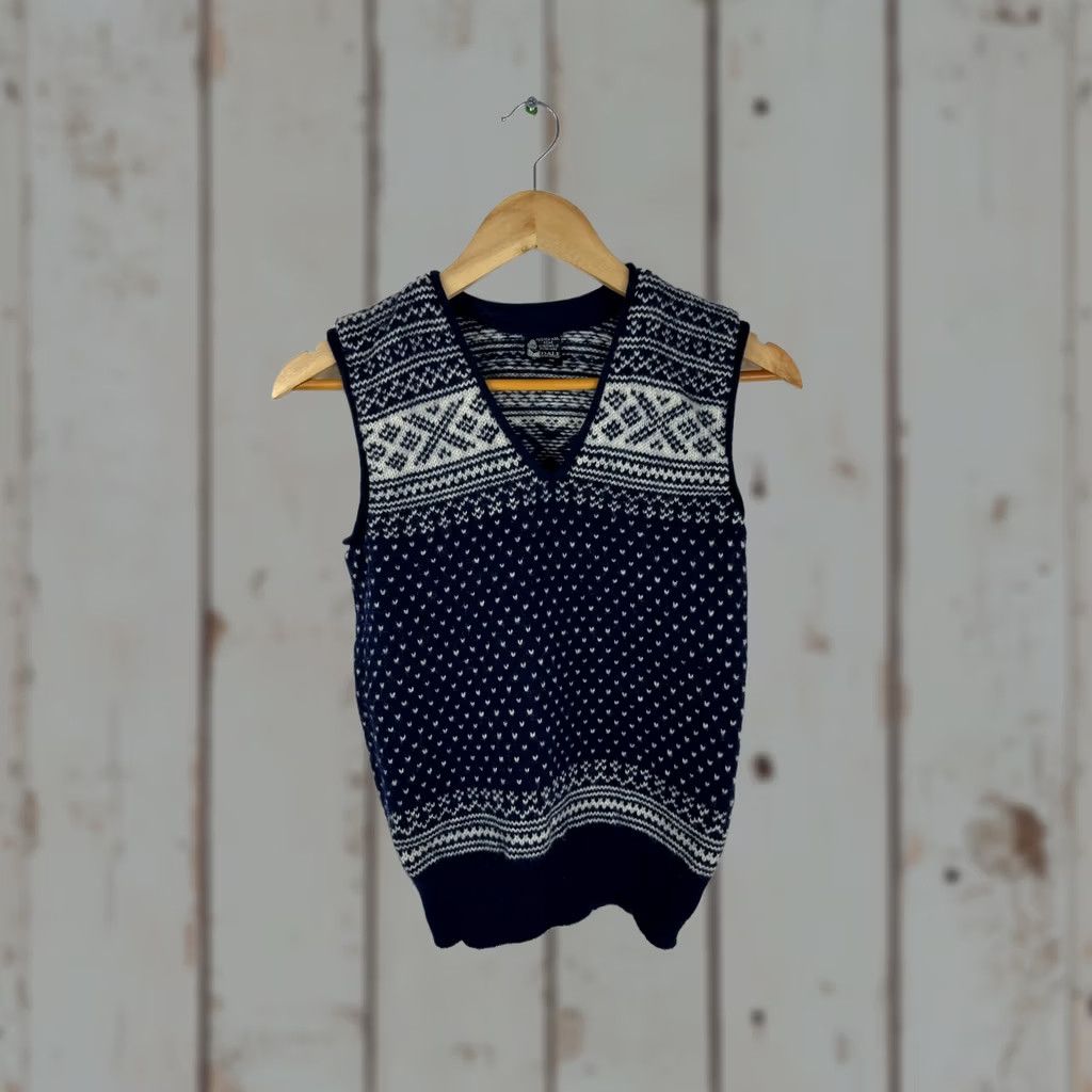 Dale Of Norway Vintage Dale Of Norway Sweater Vest Size XS Wool V-Neck Fair Isle Knit Size XS / US 0-2 / IT 36-38 - 1 Thumbnail