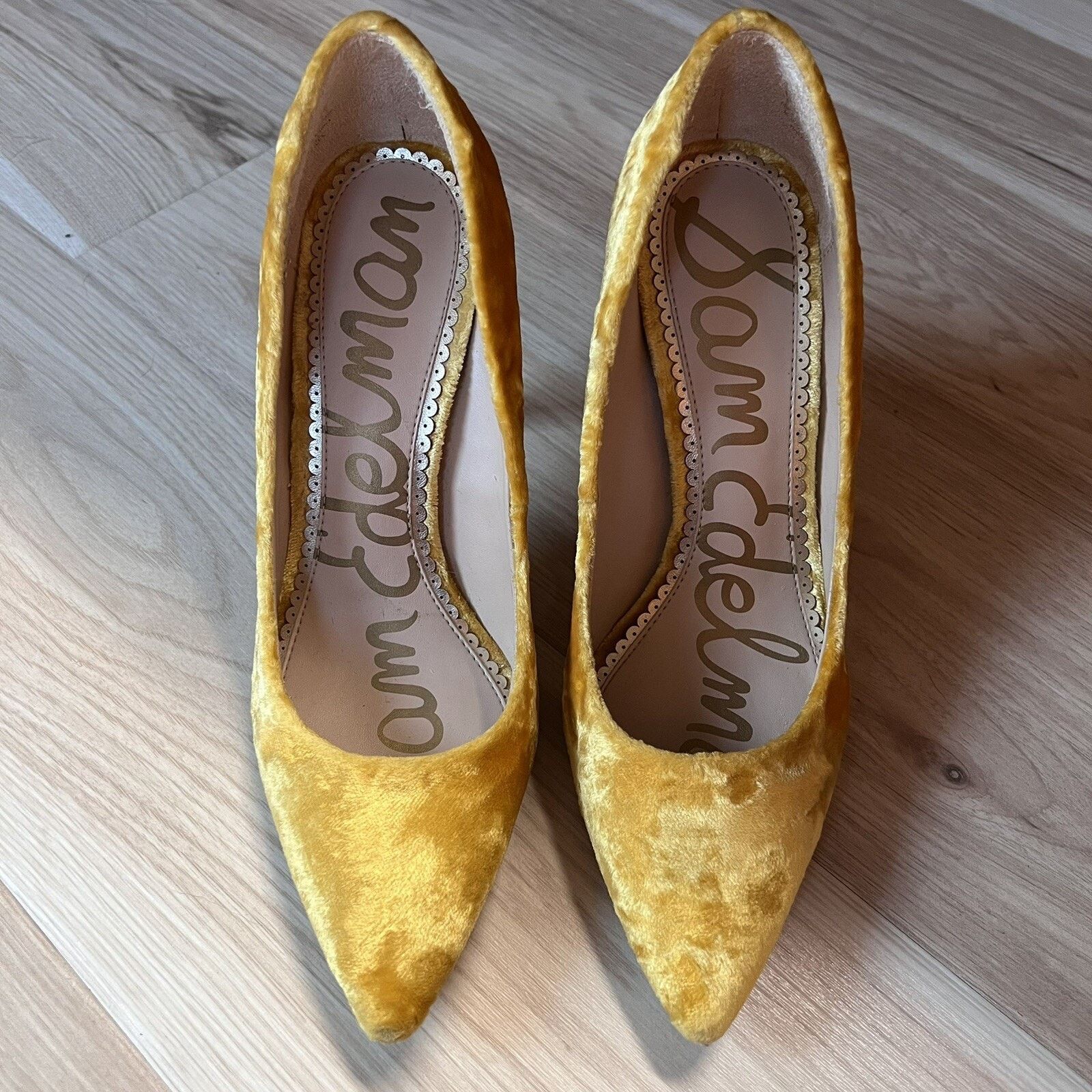 Sam Edelman Sam Edelman “Hazel” Velvet 6M Pointed Toe Gold Pump Stiletto Size US 6 / IT 36 - 2 Thumbnail