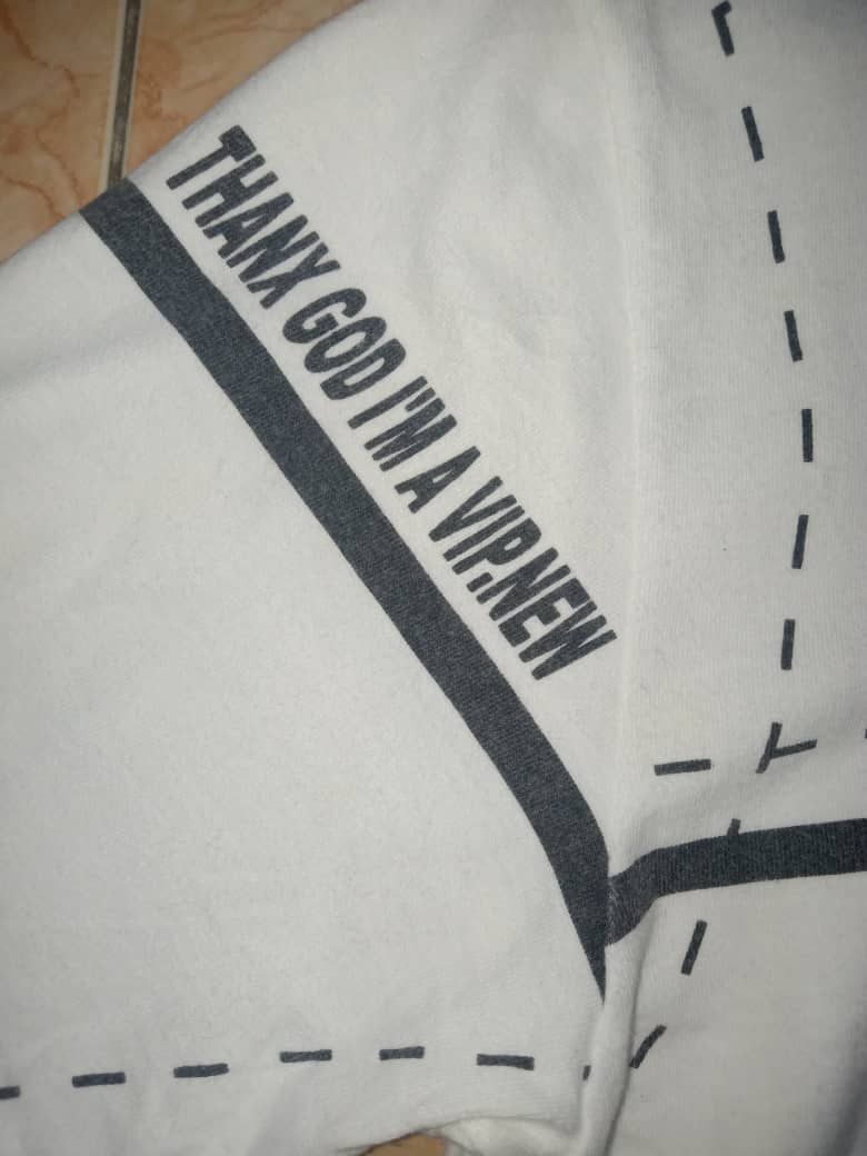 Vintage 90s Distressed Thanx God i'm A VIP made in Japan Tee Size US L / EU 52-54 / 3 - 3 Thumbnail
