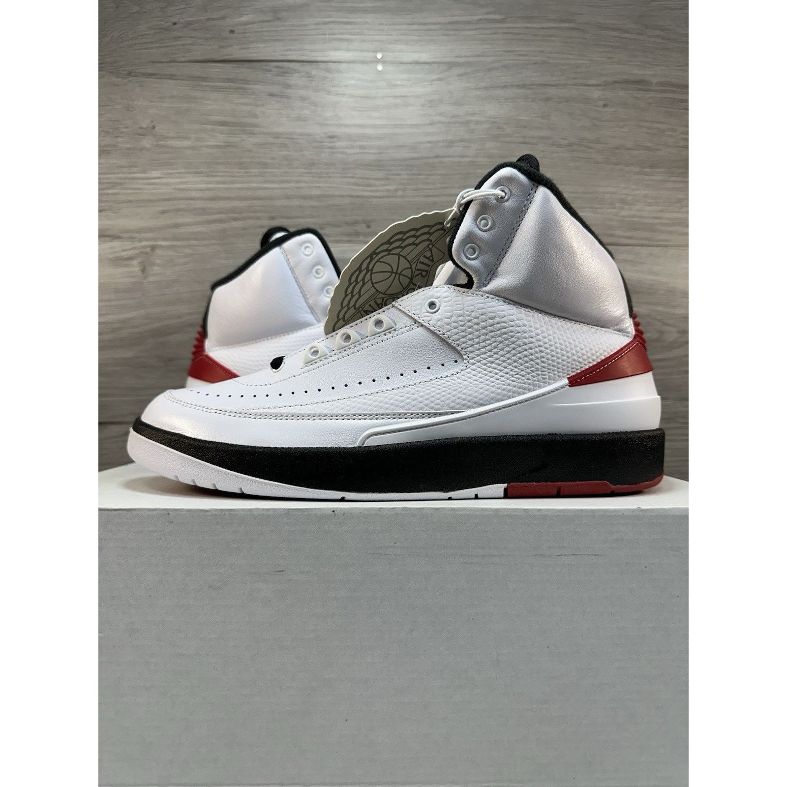Jordan Brand Air Jordan 2 Retro Chicago W 2022 - Size 10.5w/9m Size US 10.5 / IT 40.5 - 1 Thumbnail