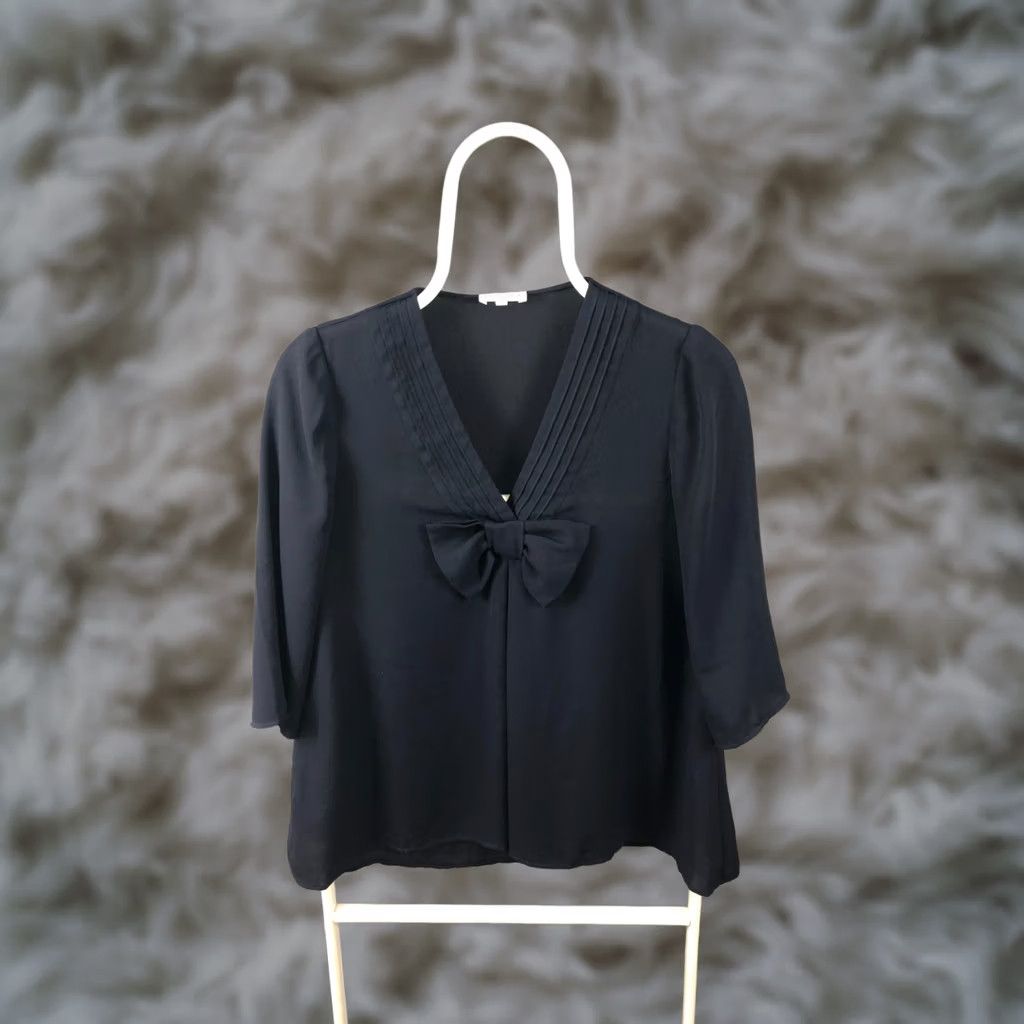 Vintage CLAUDIE PIERLOT Women's Blouse Size 36 Black Polyester 3/4 Sleeve V-Neck Pullover Bow Solid Casual Size XS / US 0-2 / IT 36-38 - 1 Thumbnail