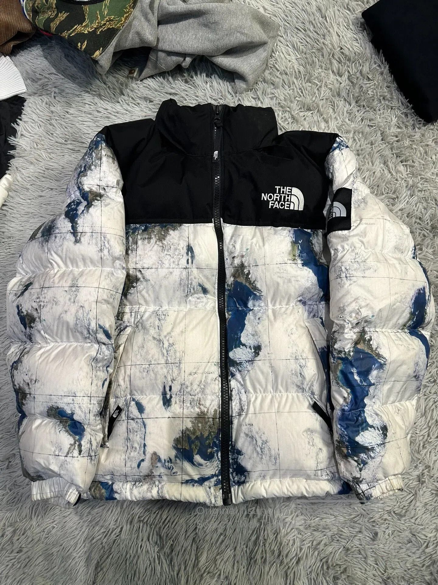The North Face The North Face Logo Stand Collar Earth Print. Size US S / EU 44-46 / 1 - 1 Thumbnail