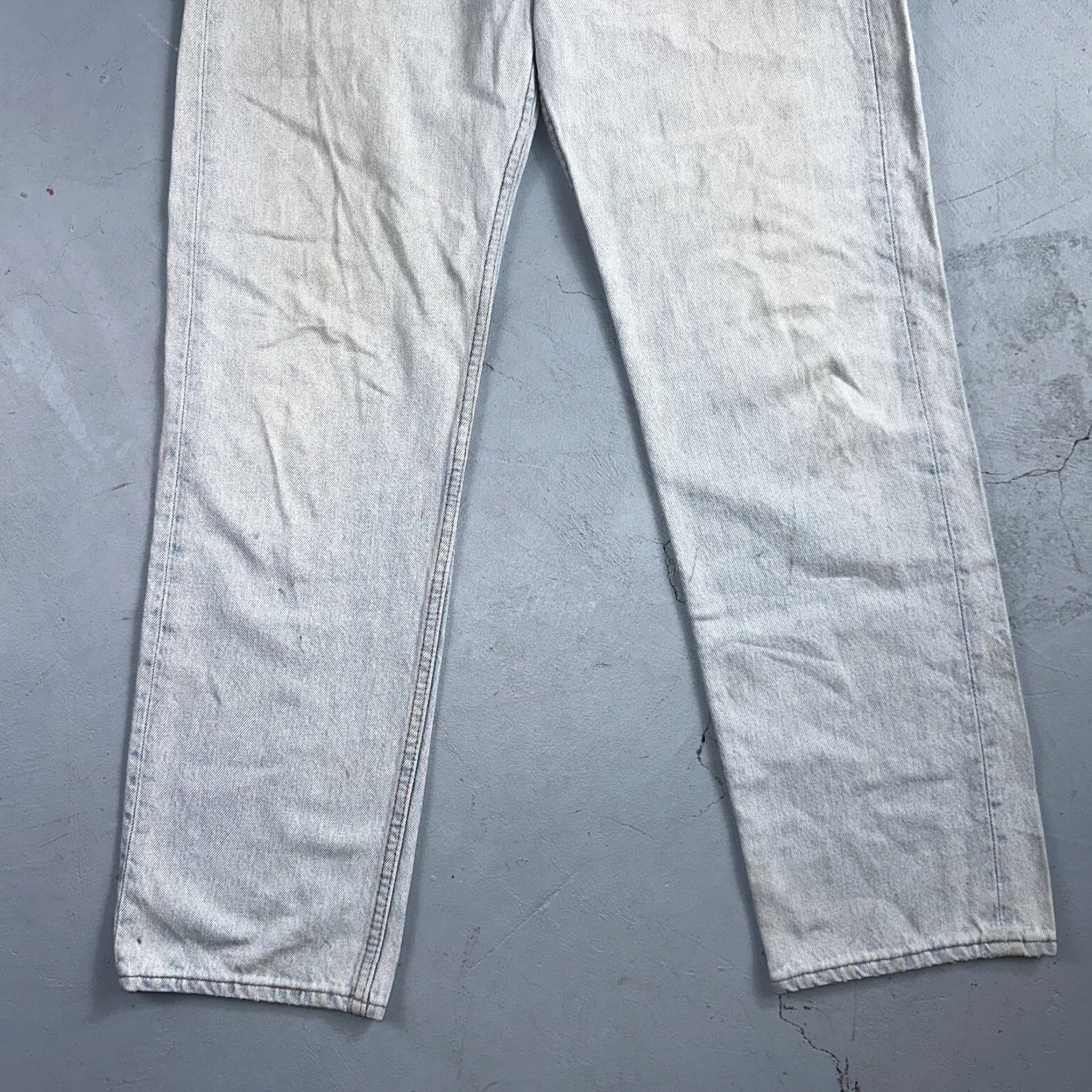 Levi's VINTAGE Levi's 501 Jeans Straight Mens 33x30 Blue Light Wash 90s USA Levis 501 Series Denim Size US 33 - 3 Thumbnail