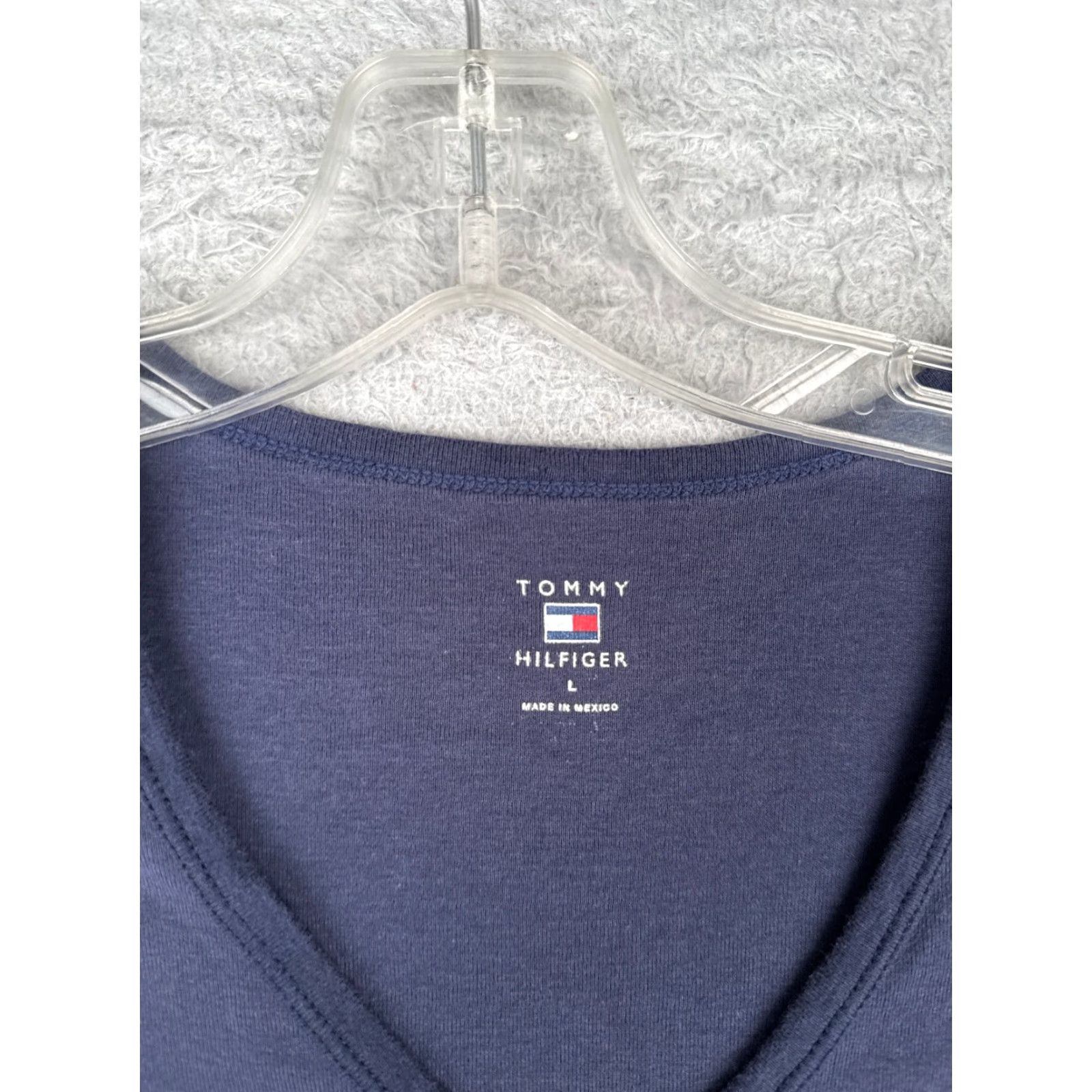 Tommy Hilfiger VINTAGE Tommy Hilfiger Shirt Women L Blue V-Neck Short Sleeve 100% Cotton USA Flag Pink Logo All Seasons Mens Women Girls Amd? Size L / US 10 / IT 46 - 7 Thumbnail