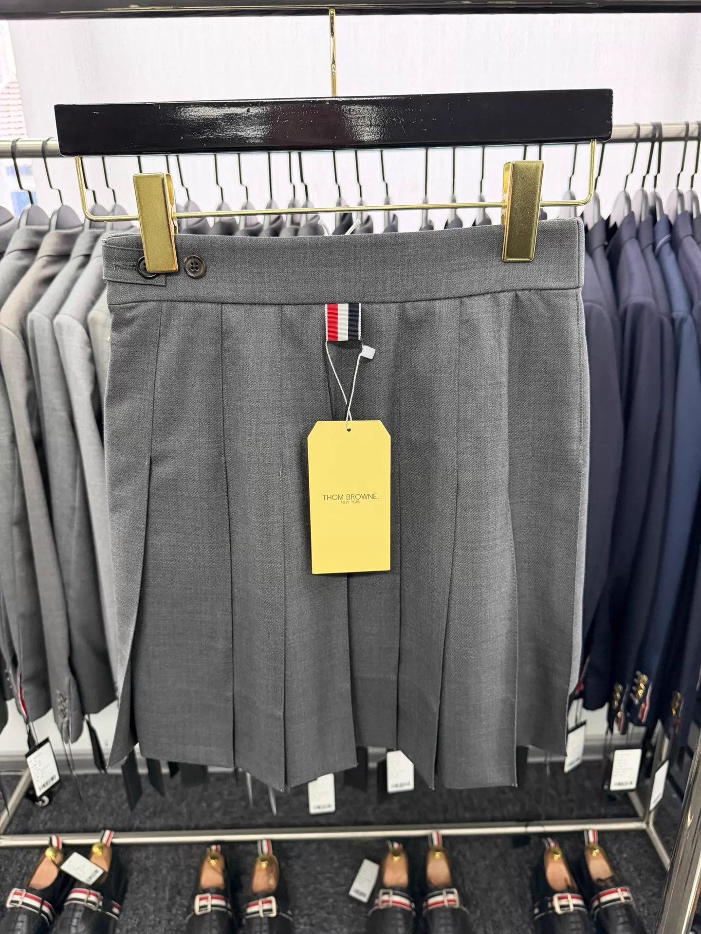Thom Browne Thom Browne Women's Classic Mid Gray Pleated Mini Skirt Size 25" / US 0 / IT 36 - 2 Thumbnail