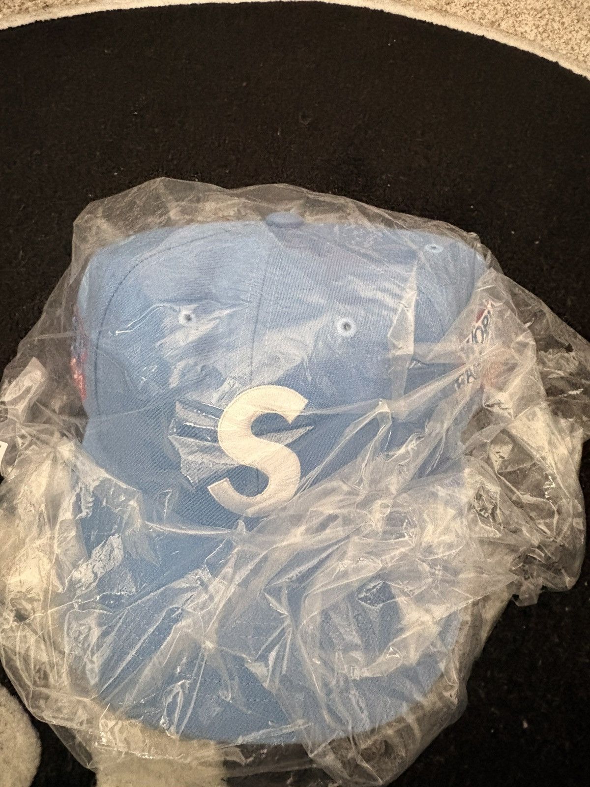 Supreme Supreme World famous 6 panel Size ONE SIZE - 1 Thumbnail
