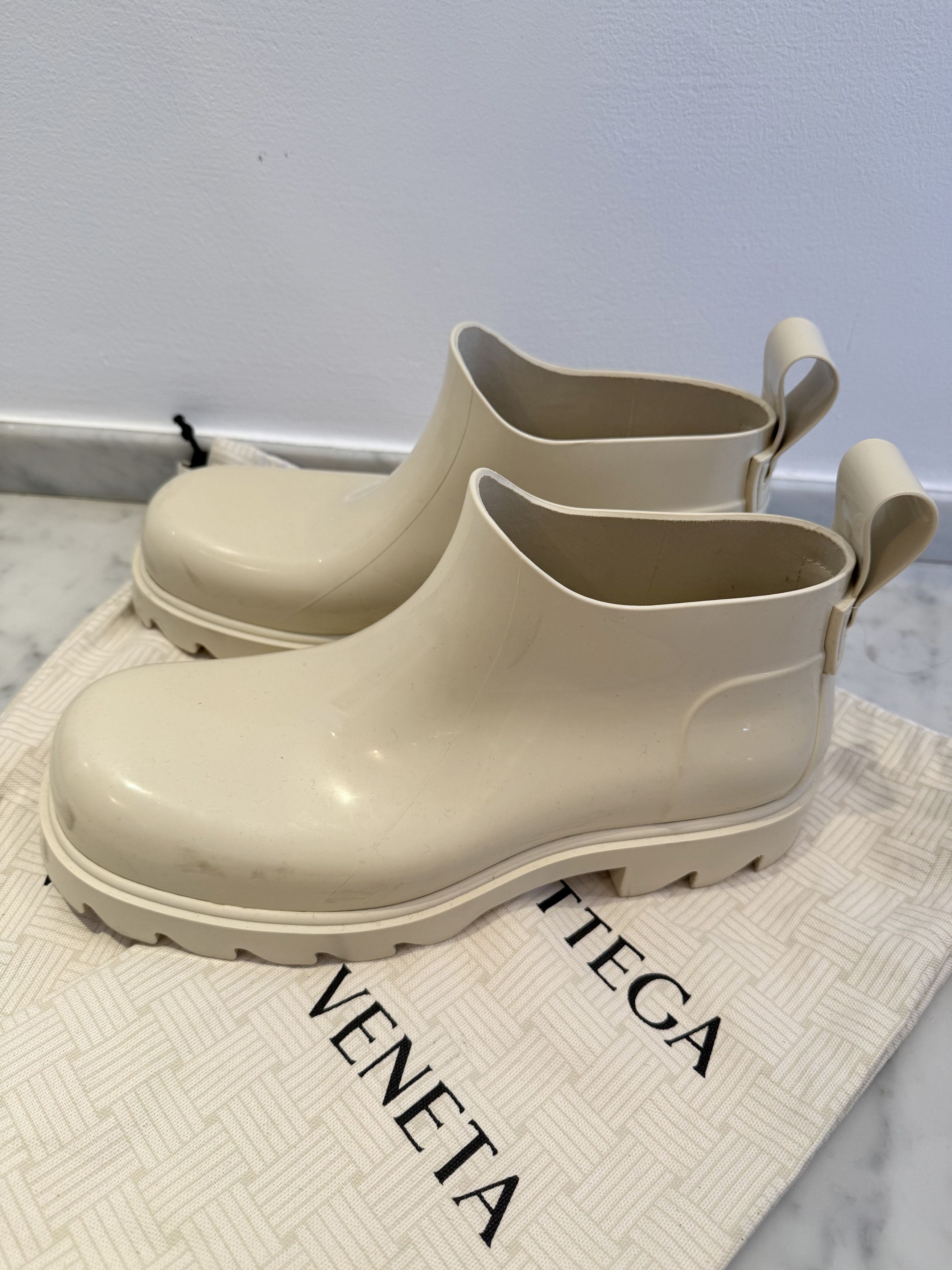 Bottega Veneta Stride Shiny Rubber Mid Top Boots, size 43 Size US 10 / EU 43 - 2 Thumbnail