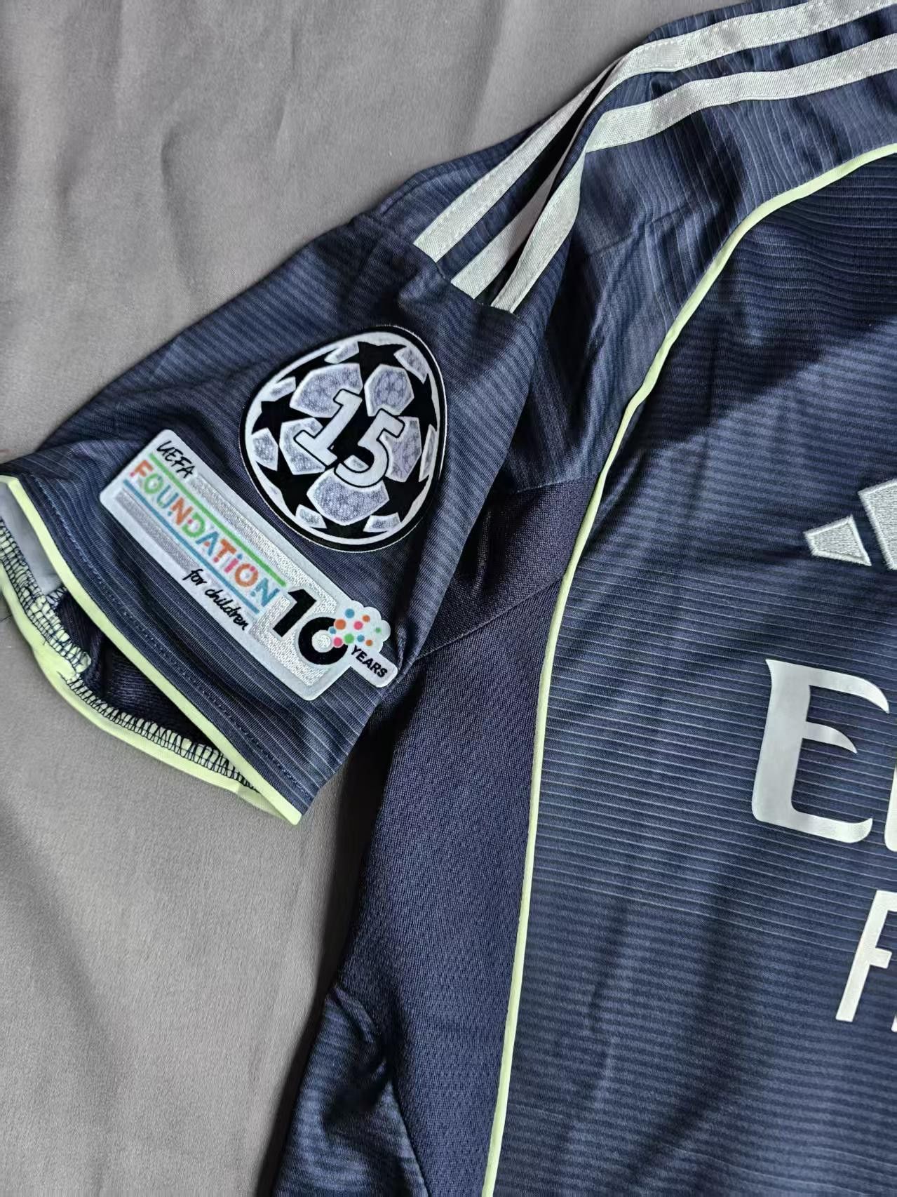 Other Real Madrid #10 Kylian Mbappé Jersey Away Size US L / EU 52-54 / 3 - 3 Thumbnail