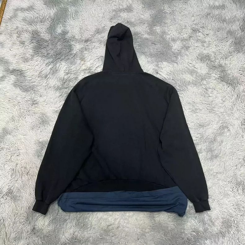 Balenciaga Balenciaga 3xl monogrammed fake two-piece paneled hem hood Size US M / EU 48-50 / 2 - 2 Thumbnail