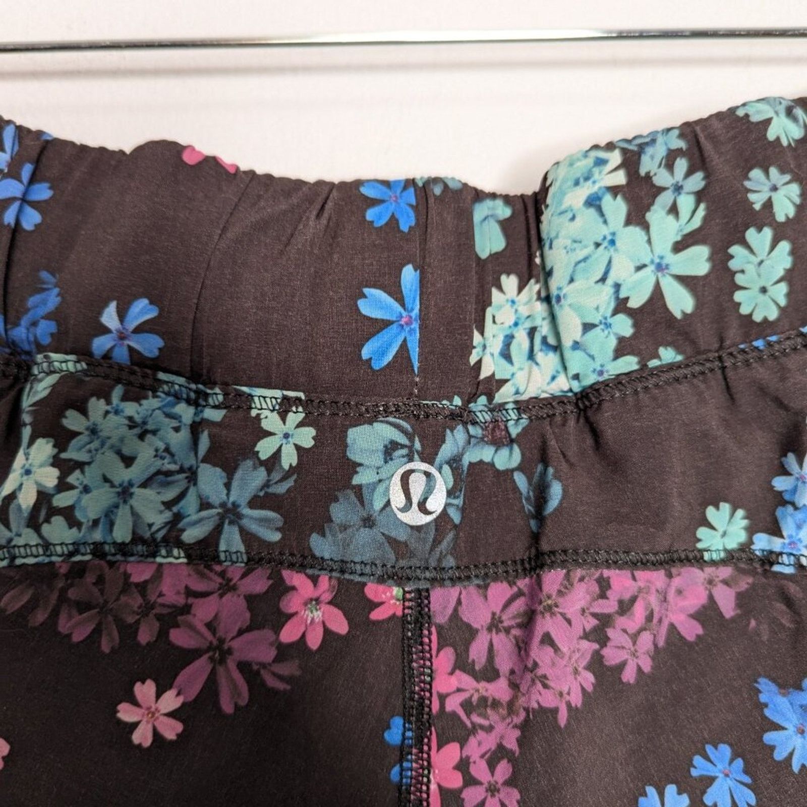 Lululemon Lululemon In A Flash Shorts Petal Pop Floral Print Black Size 30" / US 8 / IT 44 - 7 Thumbnail
