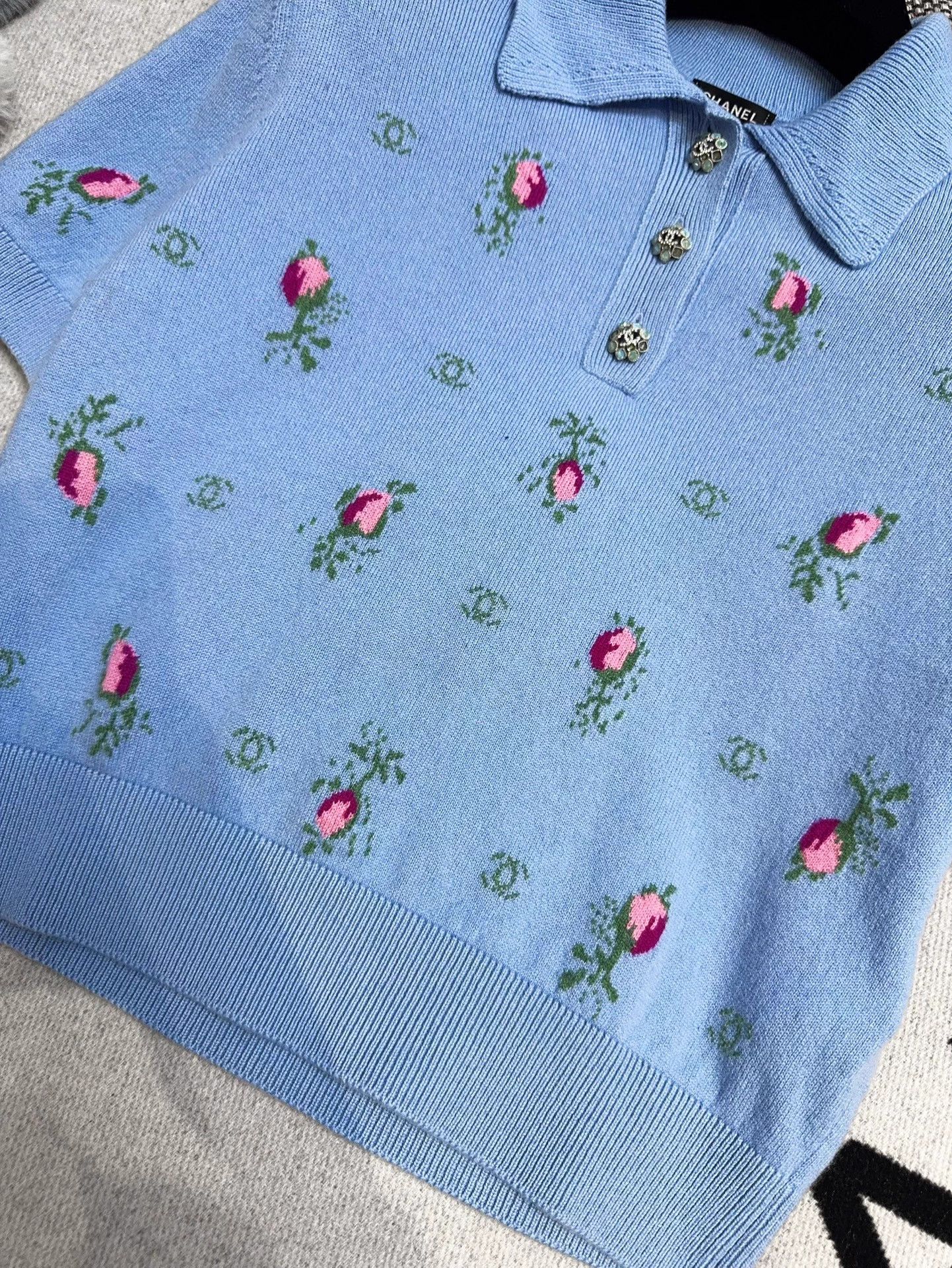 Chanel Chanel 22K Light Blue Floral Gemstone Cashmere Polo Shirt Size XS / US 0-2 / IT 36-38 - 7 Thumbnail