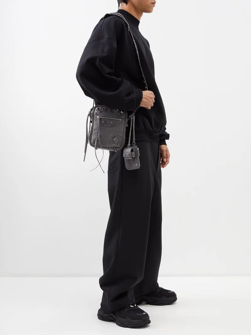 Balenciaga o1la1rc1a0824 Size: OS / Le Cagole Crossbody Bag Used Grey Size ONE SIZE - 2 Thumbnail