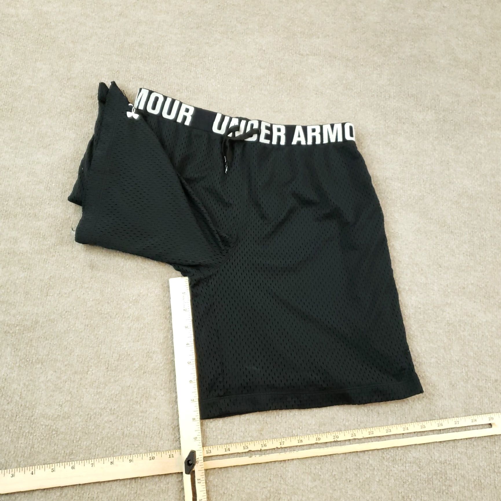 Under Armour Under Armour Sweat Shorts Mens Medium Black Drawstring Waist Size US 30 / EU 46 - 2 Thumbnail