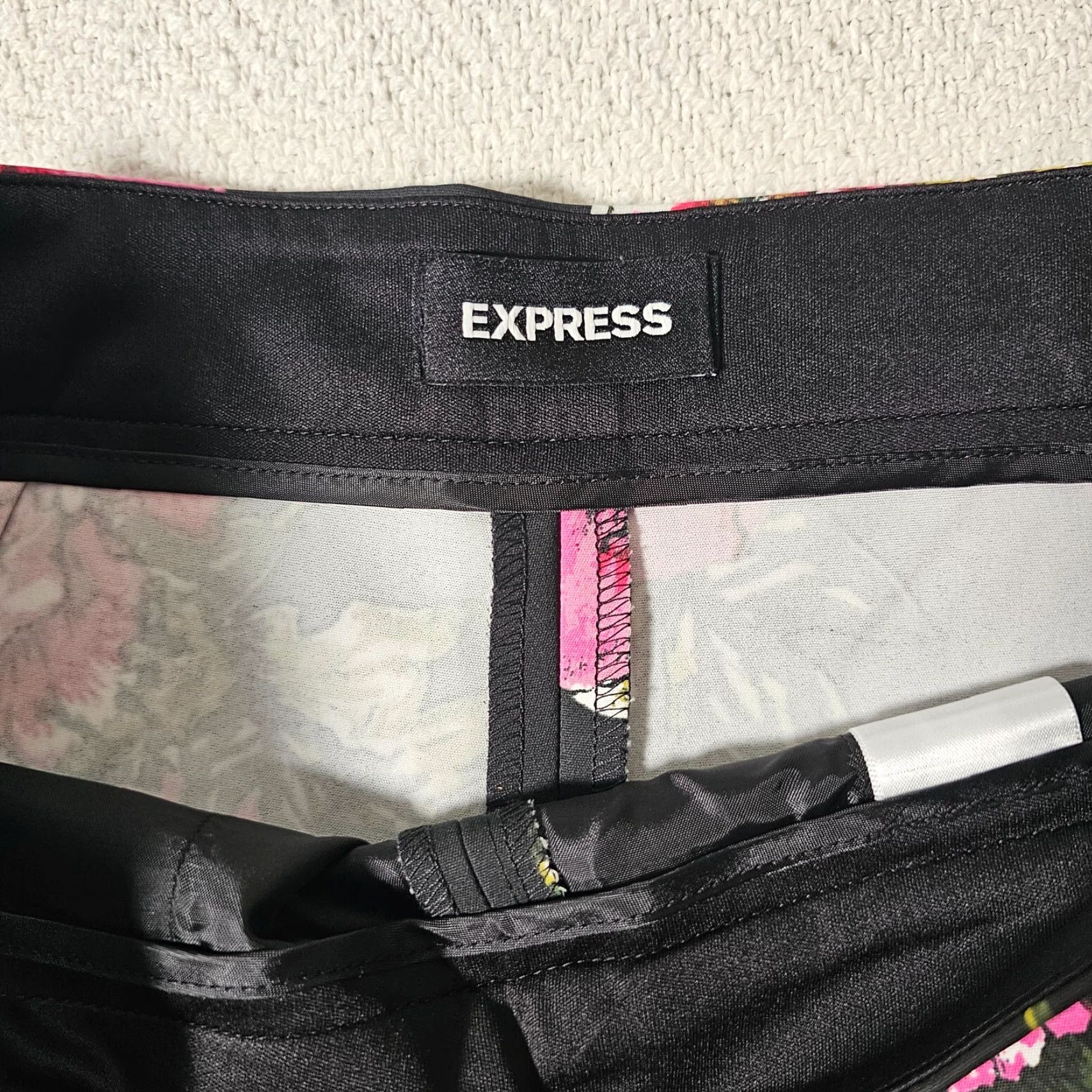 Express Express Black Floral Mid Rise Shorts Size 10 Women's Cuffed Chino Size 32" / US 10 / IT 46 - 2 Thumbnail