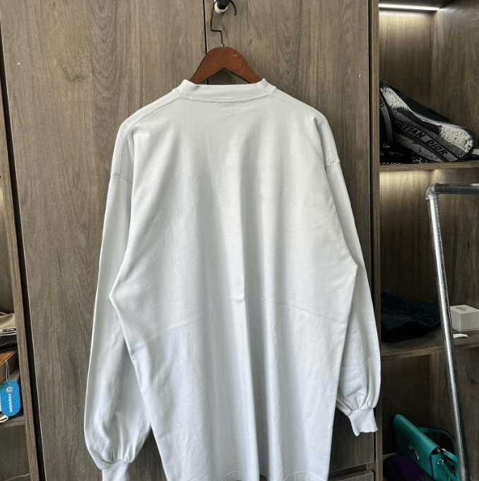 Balenciaga Balenciaga Oversized Long-Sleeve T-Shirt 1M Size US S / EU 44-46 / 1 - 7 Thumbnail
