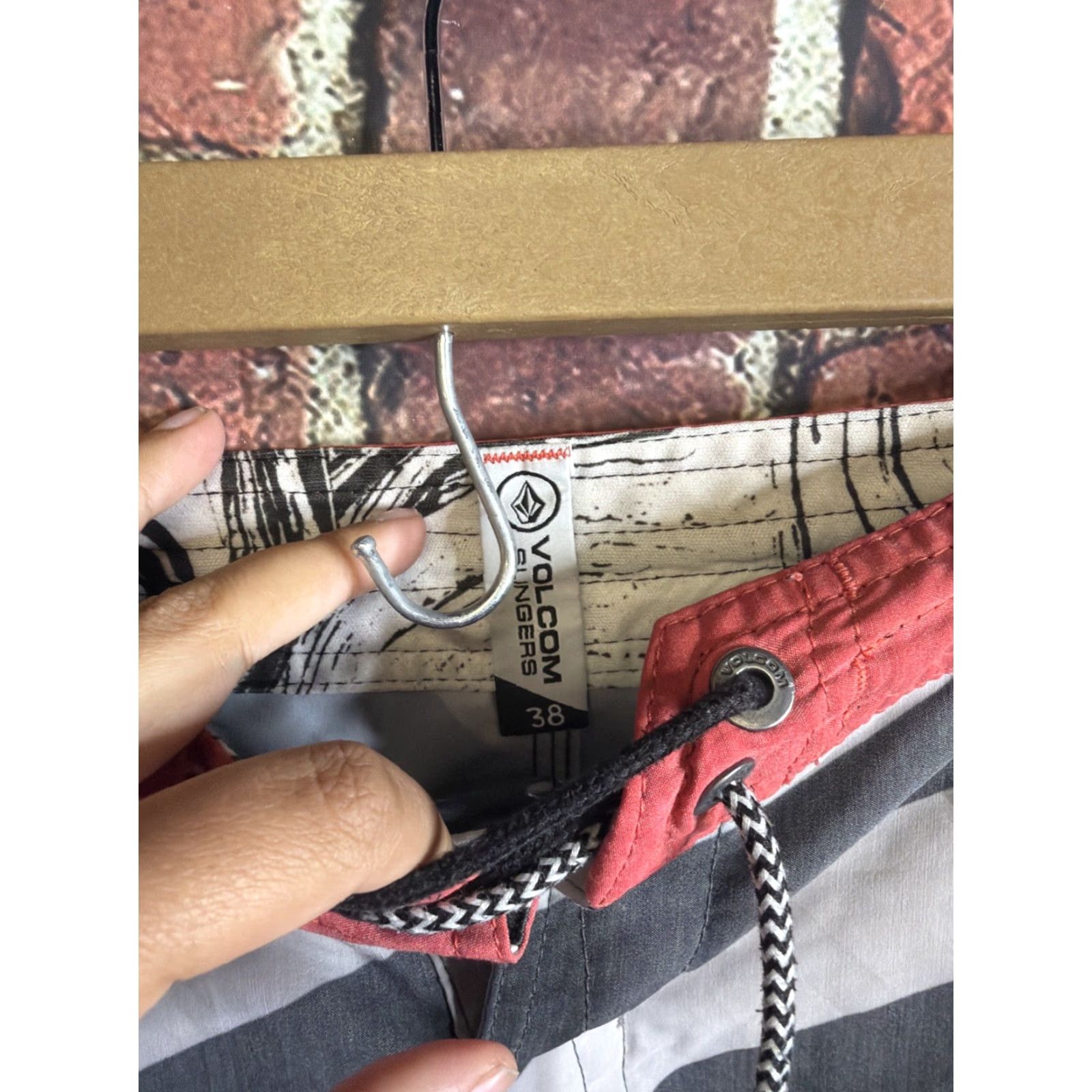 Volcom Volcom Slingers Mens Red Gray Hybrid Board Shorts Size 38 Size US 38 / EU 54 - 2 Thumbnail