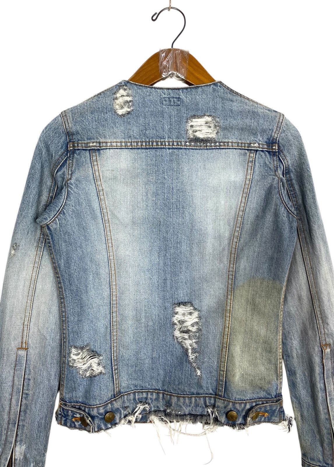 Le Grande Bleu (L.G.B.) Le Grand Bleu (LGB) Bleach Distressed Denim Jacket in Japan Size XS / US 0-2 / IT 36-38 - 7 Thumbnail