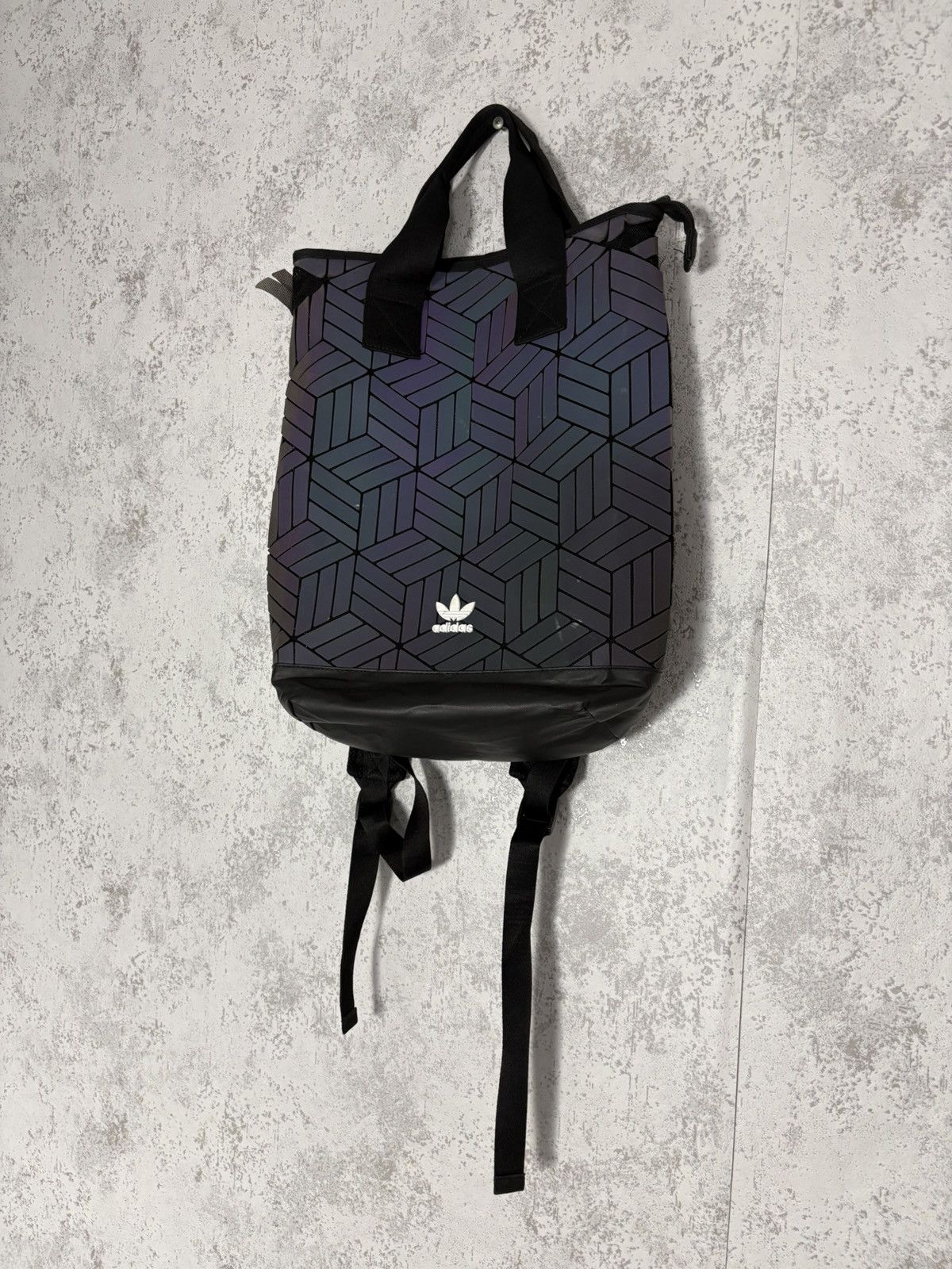 adidas × ISSEY MIYAKE コラボ バックパック ネイビー Adidas Adidas x Issey Miyake 2016 Reflective Geometric Backpack