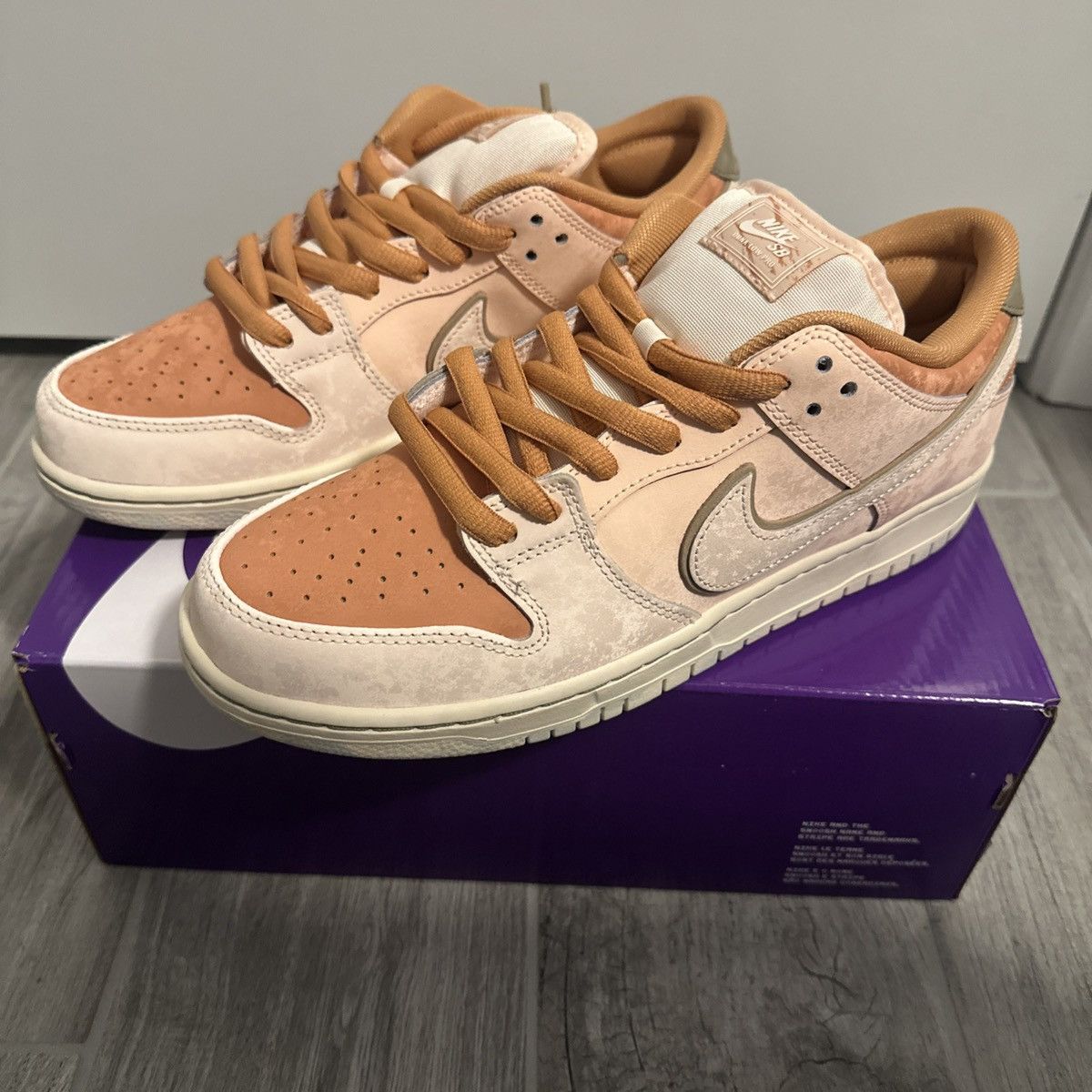 Nike Nike SB Dunk Low Trocadero Gardens Size US 10.5 / EU 43-44 - 1 Thumbnail