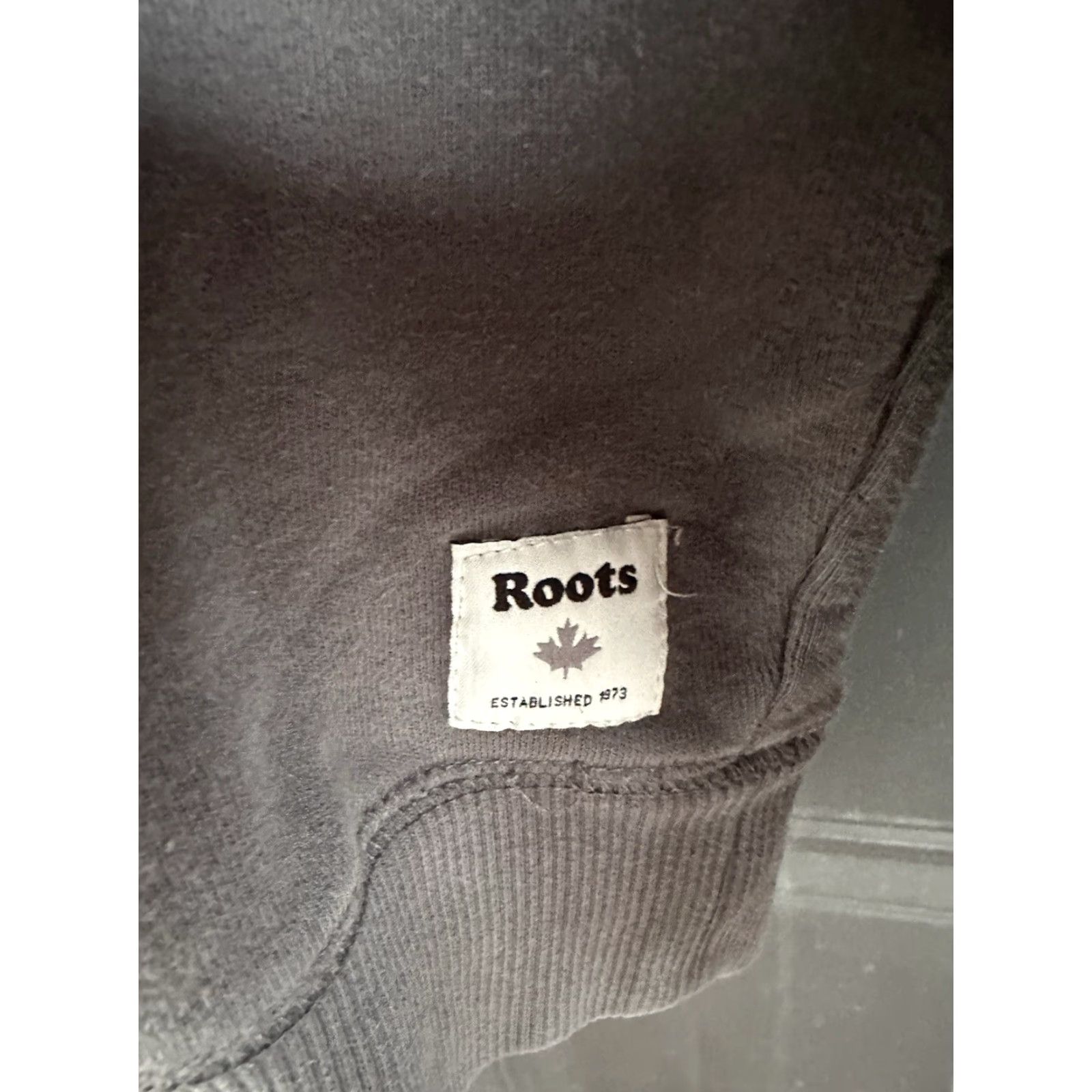 Roots ROOTS Canada Gray Black Sweatshirt Hoodie Original Organic Kanga Men’s Small S Gray Hoodie Pullover Men100% Original Canadian Roots Shirt not allowed? Size US S / EU 44-46 / 1 - 5 Thumbnail