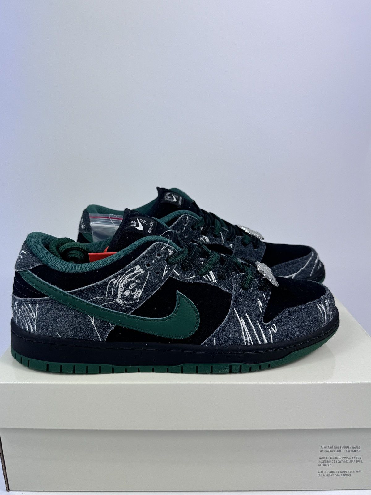 Nike NIKE SB DUNK LOW SNEAKERS Size US 10 / EU 43 - 1 Thumbnail