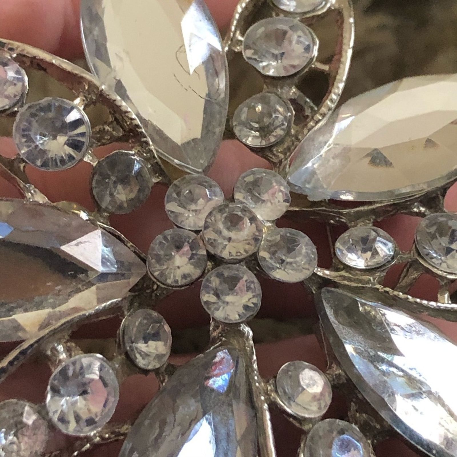 Vintage Vintage clear rhinestone starburst brooch pin Size ONE SIZE - 5 Thumbnail