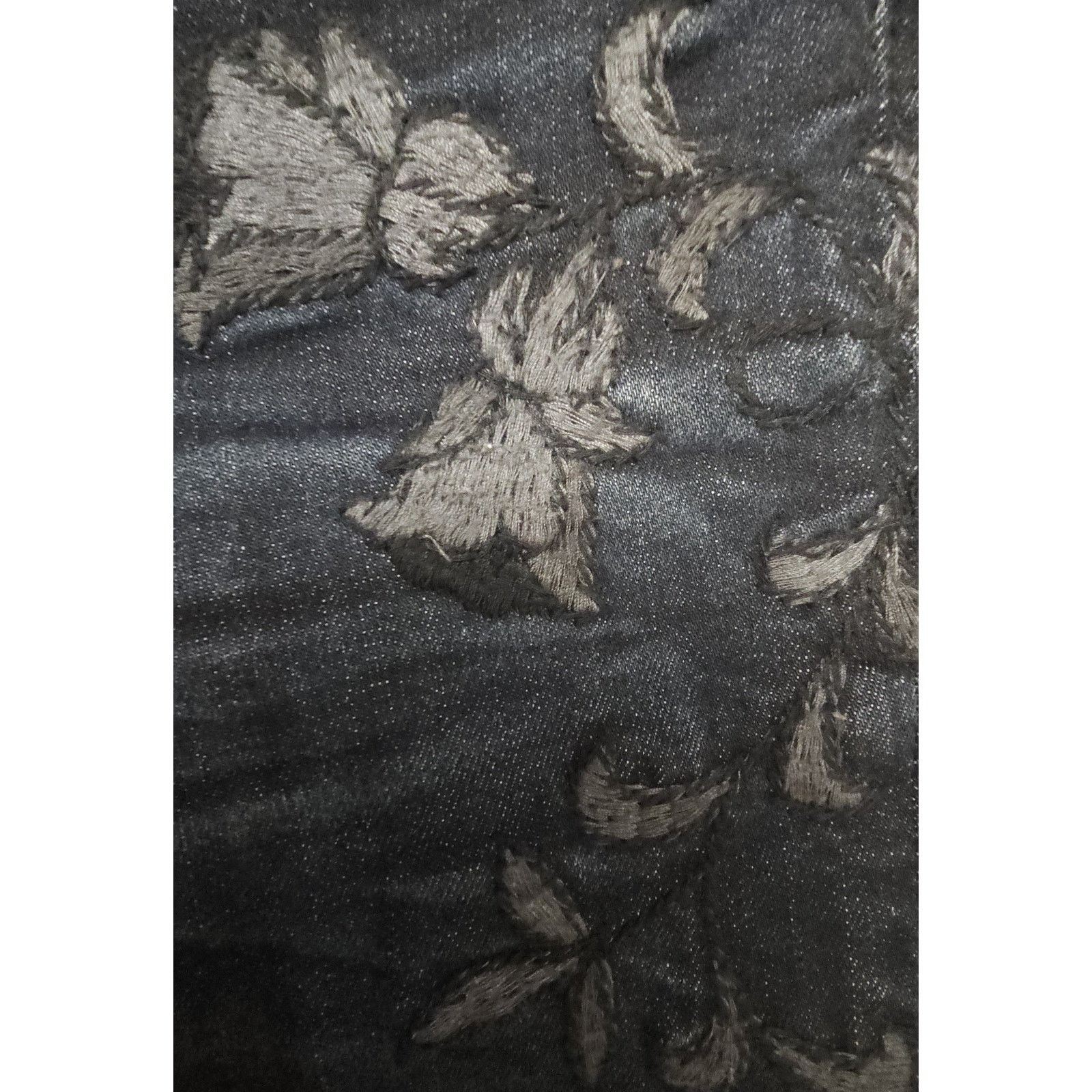 Other Driftwood Marilyn Boho Embroidered FLoral Dark Wash Jeans 26 Size 26" / US 2 / IT 38 - 4 Thumbnail