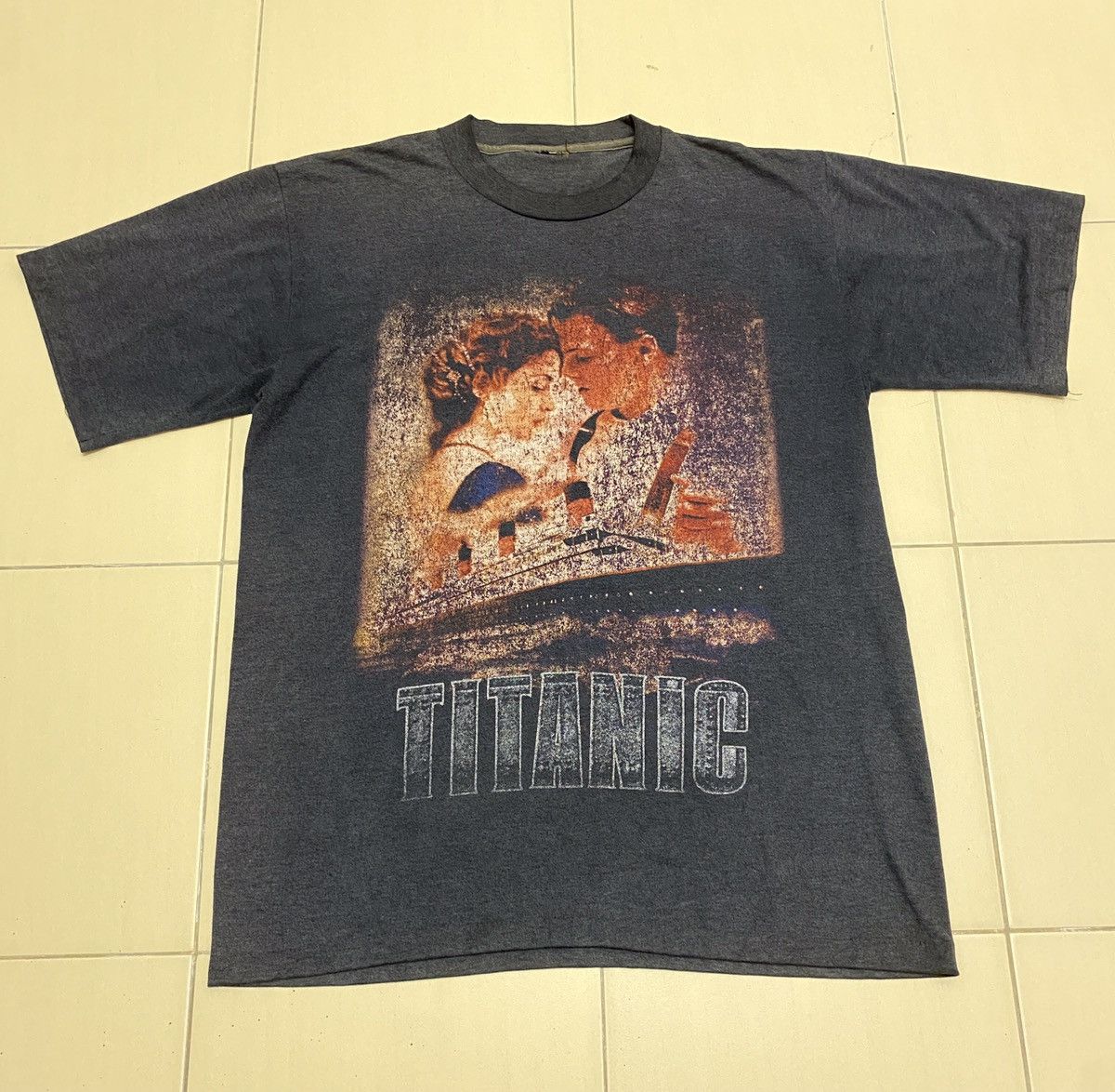 Vintage Vintage Titanic Leonardo dicaprio Bootleg Ts Size US M / EU 48-50 / 2 - 1 Thumbnail