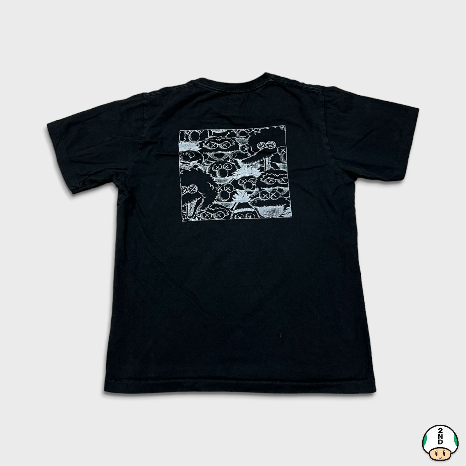 Kaws × Uniqlo KAWS x Uniqlo x Sesame Street XX Pocket Tee Medium T Shirt Size US M / EU 48-50 / 2 - 1 Thumbnail
