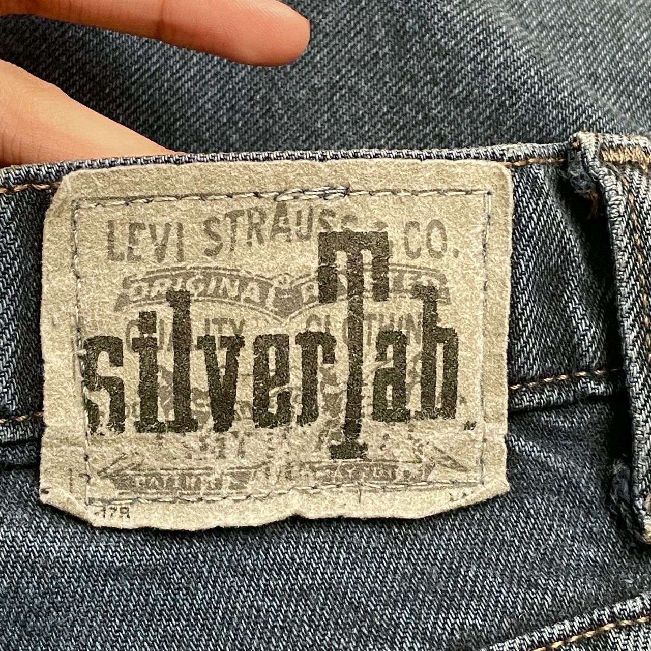 Levi's × Vintage Vintage Brand Levi’s Silvertab Jeans 2000s Size US 36 / EU 52 - 9 Thumbnail
