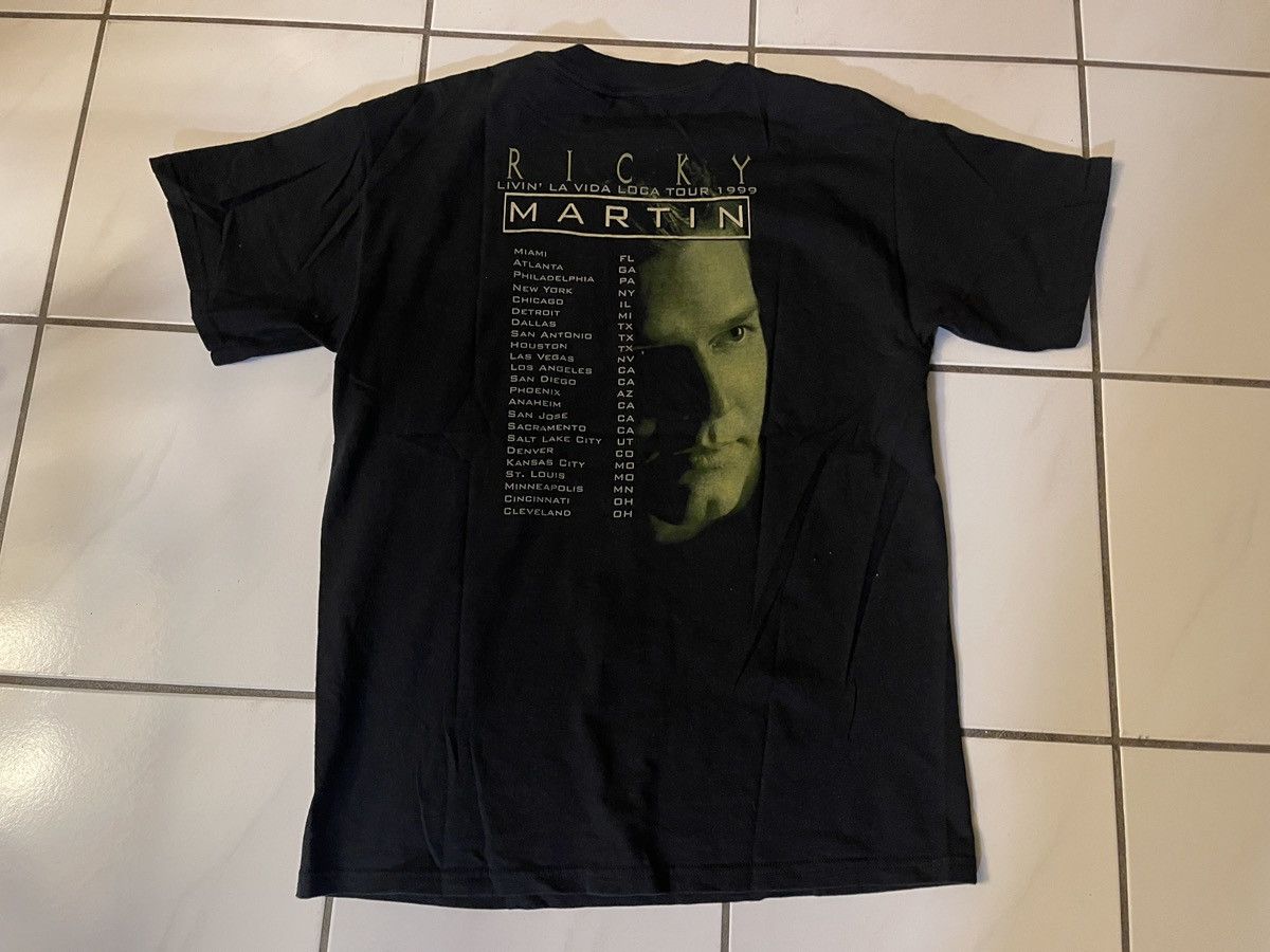 Vintage Vintage Ricky Martin Livin La Vida Loca Concert Tour T-Shirt Size US L / EU 52-54 / 3 - 7 Thumbnail