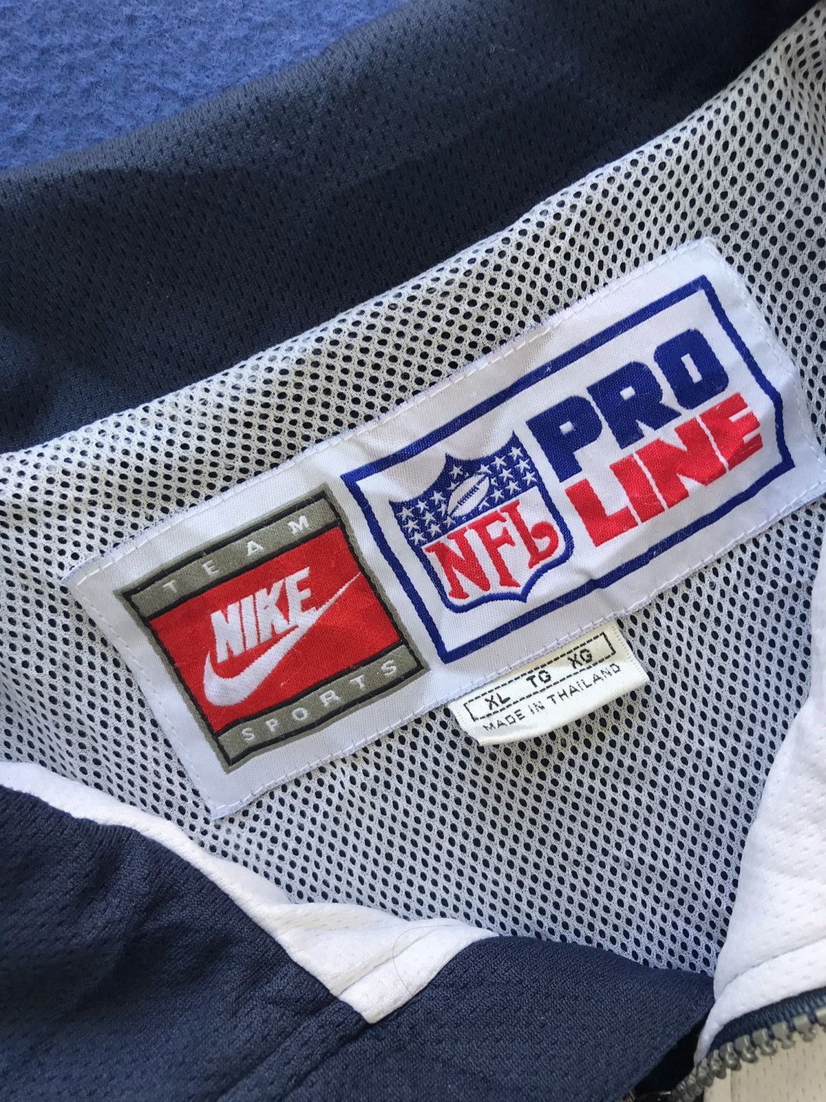 Nike Vintage Nike Chicago Bears NFL Pro Line jacket Size US XL / EU 56 / 4 - 4 Thumbnail