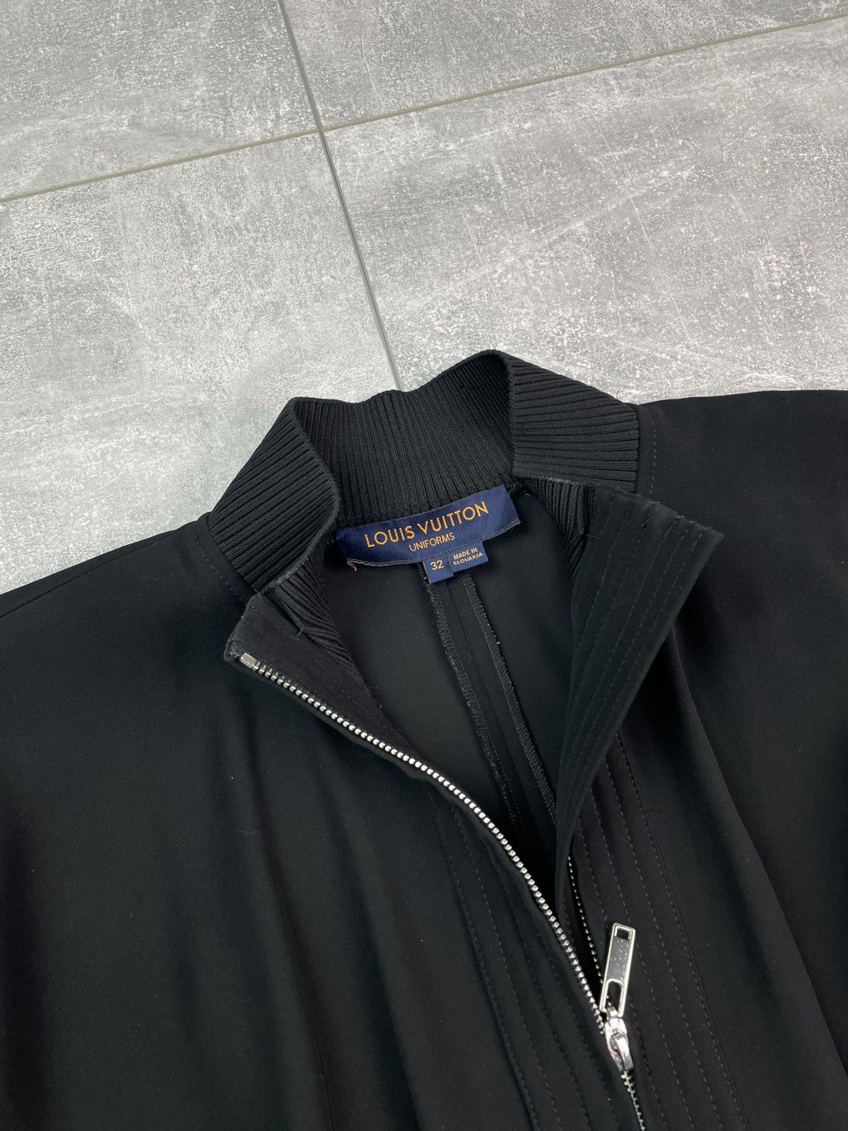 Louis Vuitton Louis Vuitton Uniform Mock Sleeve Full Zip Top Size XXS / US 00 / IT 34 - 4 Thumbnail