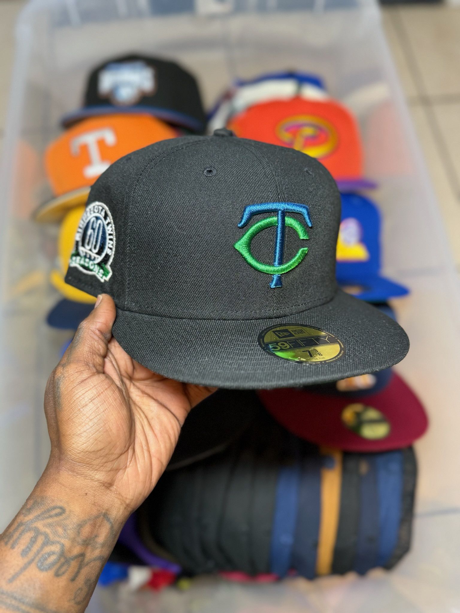 Hat Club × New Era 7 3/8 HAT CLUB EXCLUSIVE TWINS NBA CROSSOVER Size ONE SIZE - 1 Thumbnail