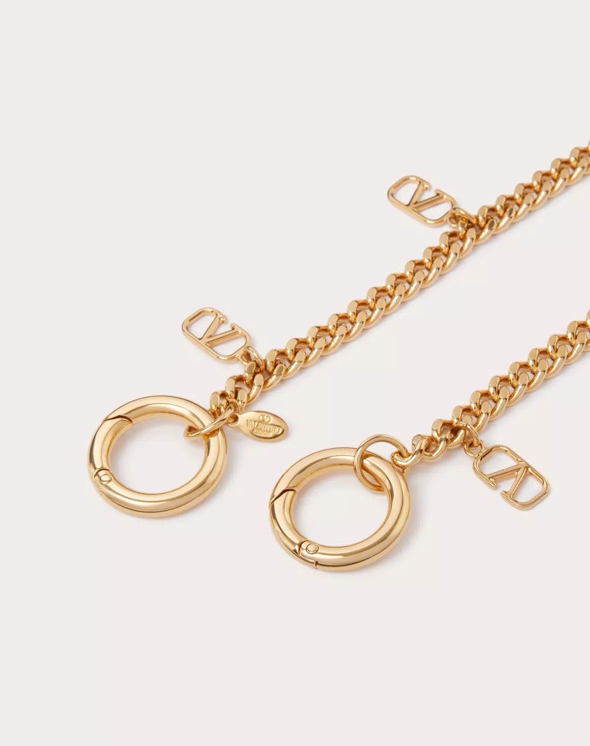 Valentino o1s1wg110426 Size: OS / Vlogo Signature Metal Charm in Gold Size ONE SIZE - 4 Thumbnail