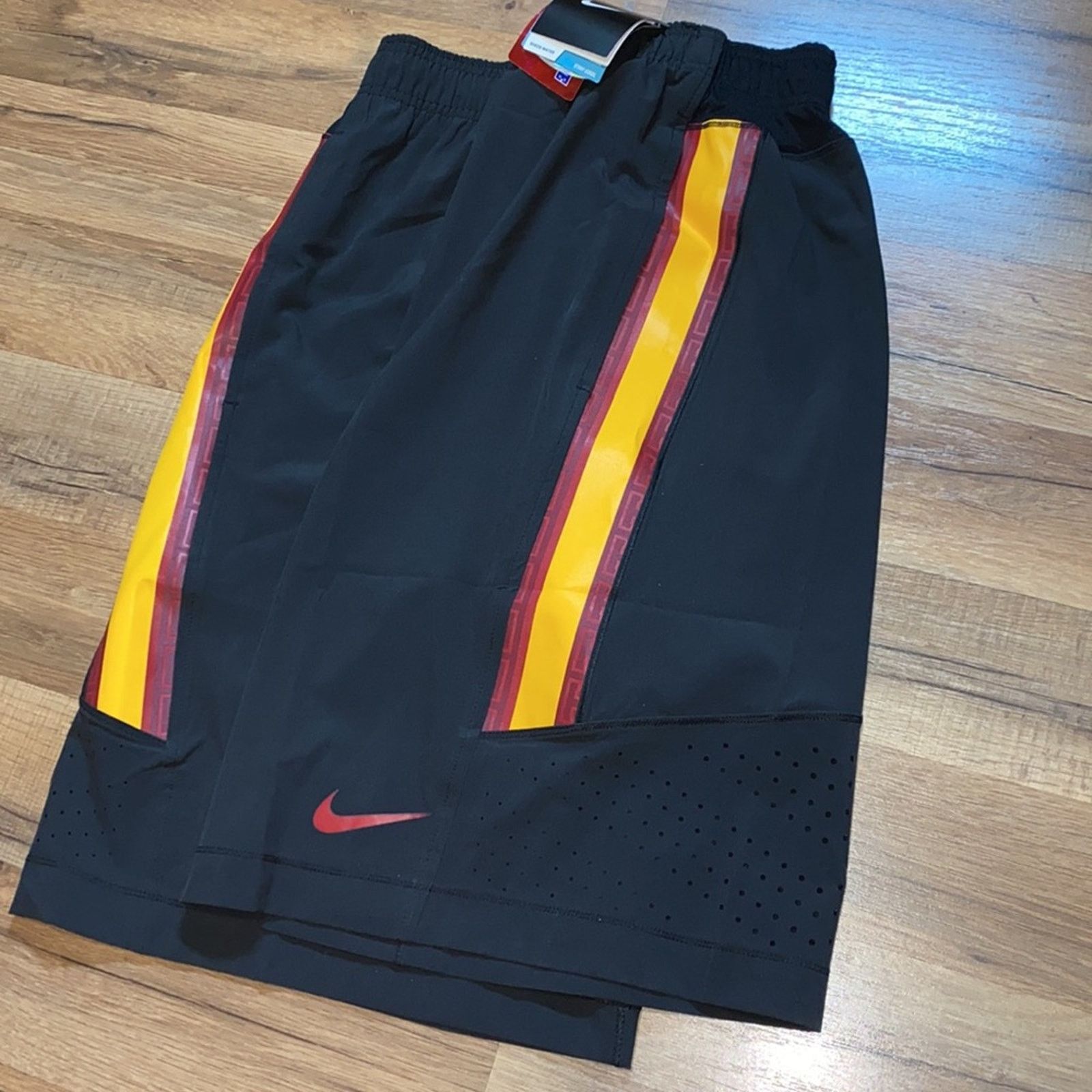 Nike 2014 Nike USC shorts Size US 32 / EU 48 - 4 Thumbnail