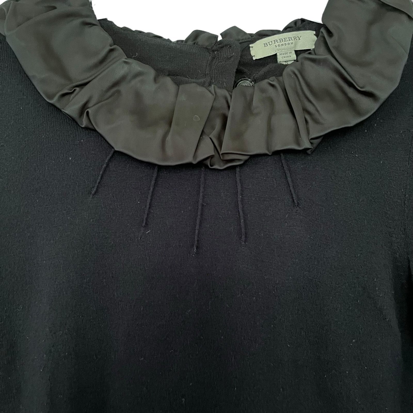 Burberry Burberry London Black Cashmere Satin Ruffle Collar Sweater Size S / US 4 / IT 40 - 2 Thumbnail