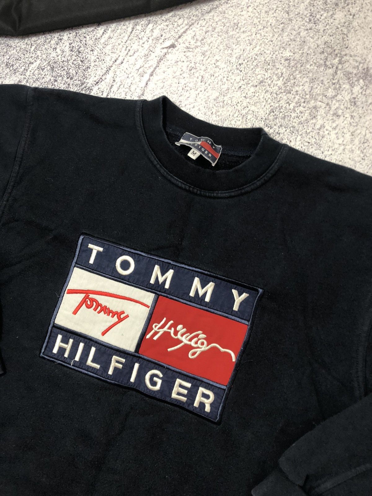Tommy Hilfiger × Vintage Men’s sweater Tommy Hilfiger size M big logo y2k street Size US M / EU 48-50 / 2 - 4 Thumbnail