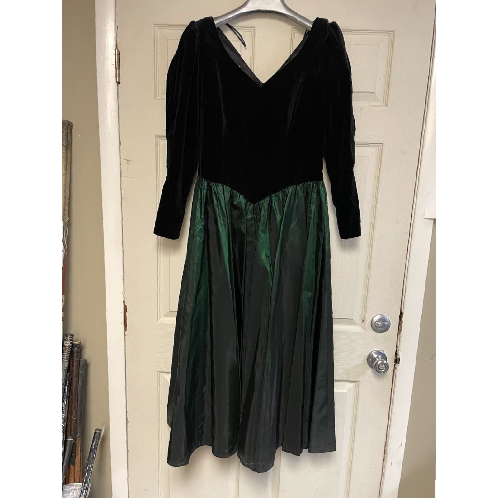 Laura Ashley VINTAGE Laura Ashley Ballgown Dress Green Taffeta Velvet Bodice Black 1980s UK 16 12 Eveningwear Womens Size XL / US 12-14 / IT 48-50 - 2 Thumbnail