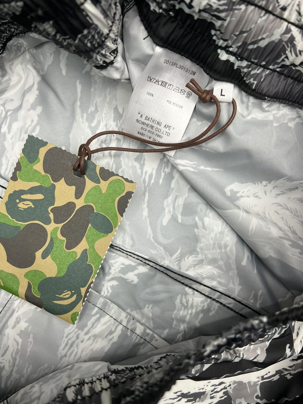 Bape Bape Palm Tree Camo Beach Shorts Size US 34 / EU 50 - 4 Thumbnail
