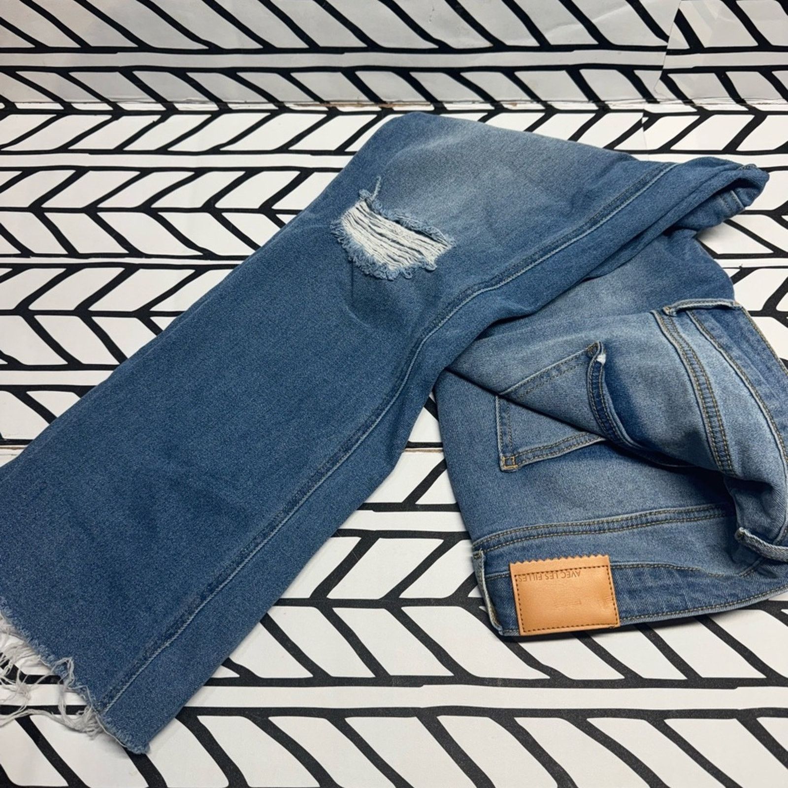 Other Avec Les Filles High Rise Cropped Straight Leg Raw Hem Denim Size 30" / US 8 / IT 44 - 9 Thumbnail