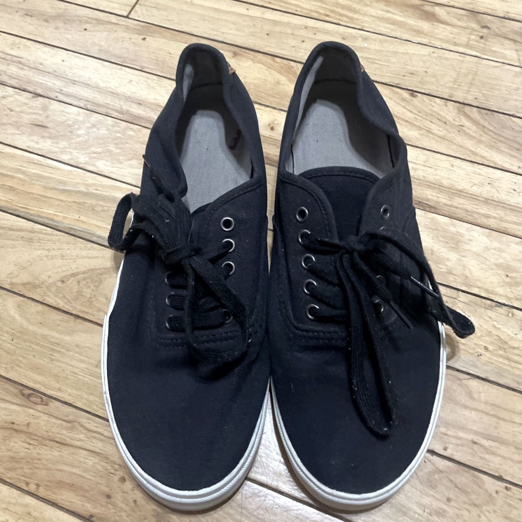 Levi's Levi's Mens Black Low Top Fashion Sneakers Lace Up Casual Shoes Size 13 Black Sneakers Men’s 13 Levi's Low-Top Shoe Size US L / EU 52-54 / 3 - 2 Thumbnail