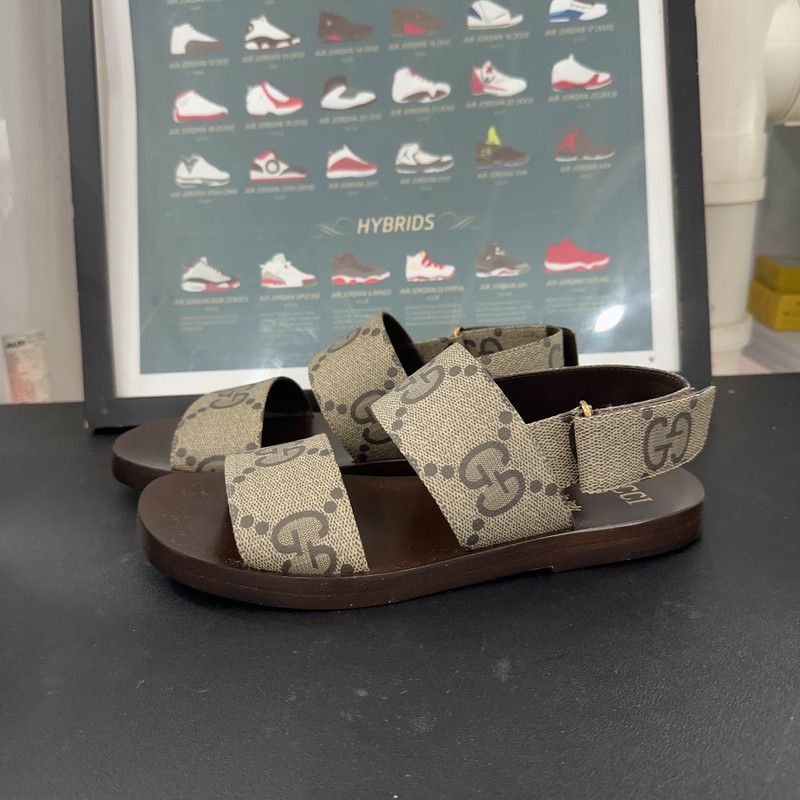 Gucci Gucci Comfortable Gray Slide Sandals for Men 0079 Size US 7.5 / EU 40-41 - 1 Thumbnail