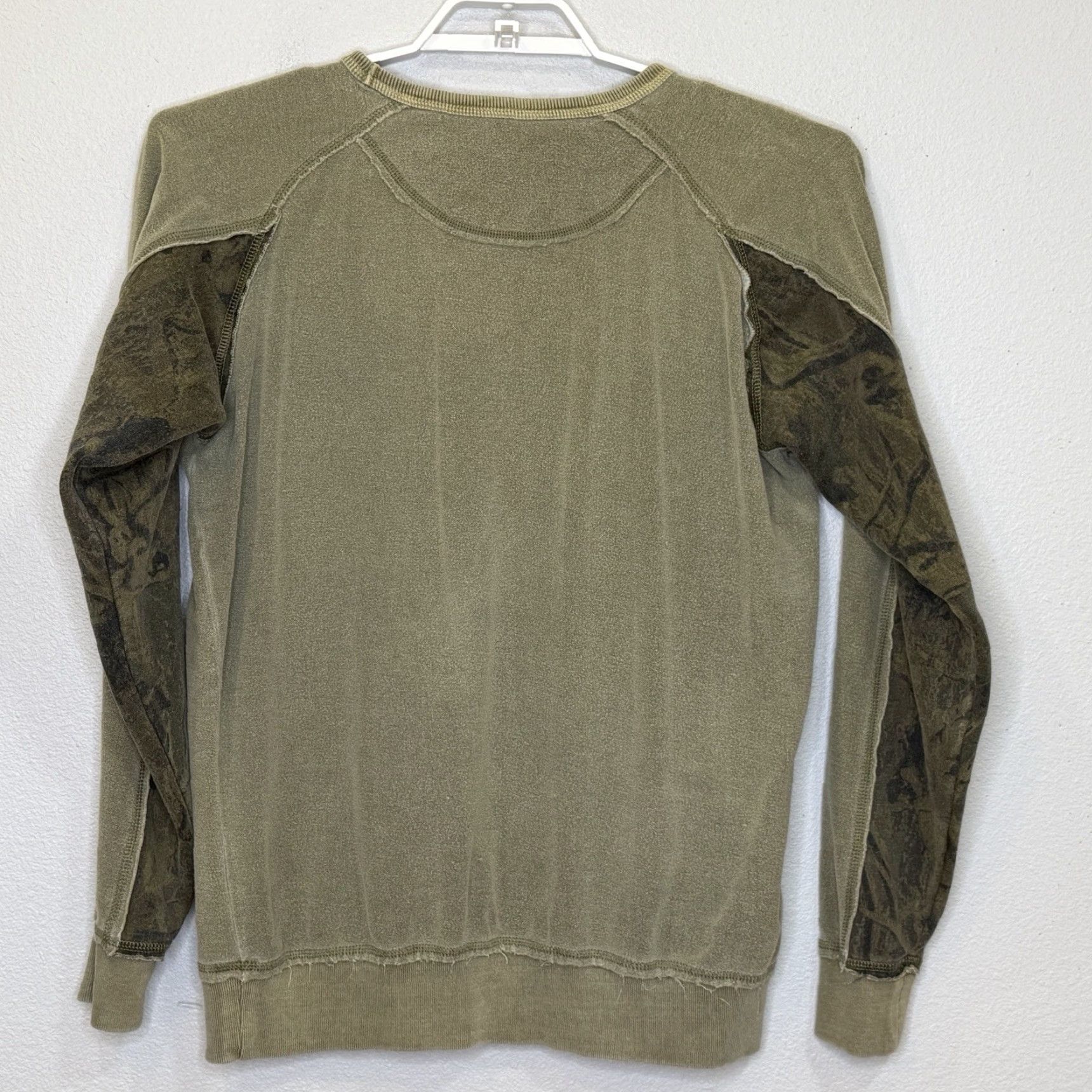 Vintage Legendary Whitetails Sweatshirt Mens Large Green & Camo Long Sleeve Distressed Size US L / EU 52-54 / 3 - 5 Thumbnail