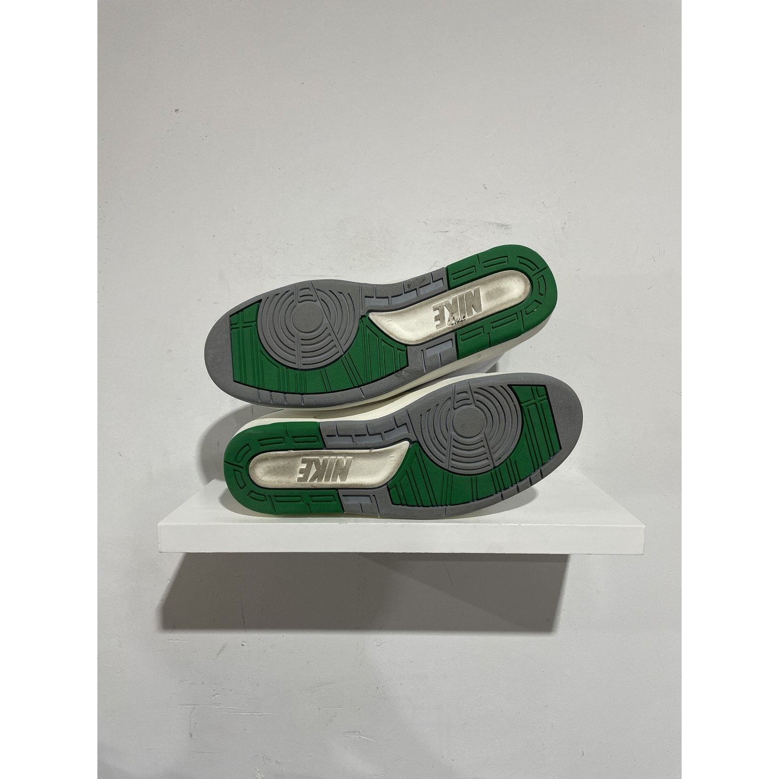 Jordan Brand NIKE JORDAN 2 LUCKY GREEN SIZE 11 PREOWNED Size US 11 / EU 44 - 4 Thumbnail