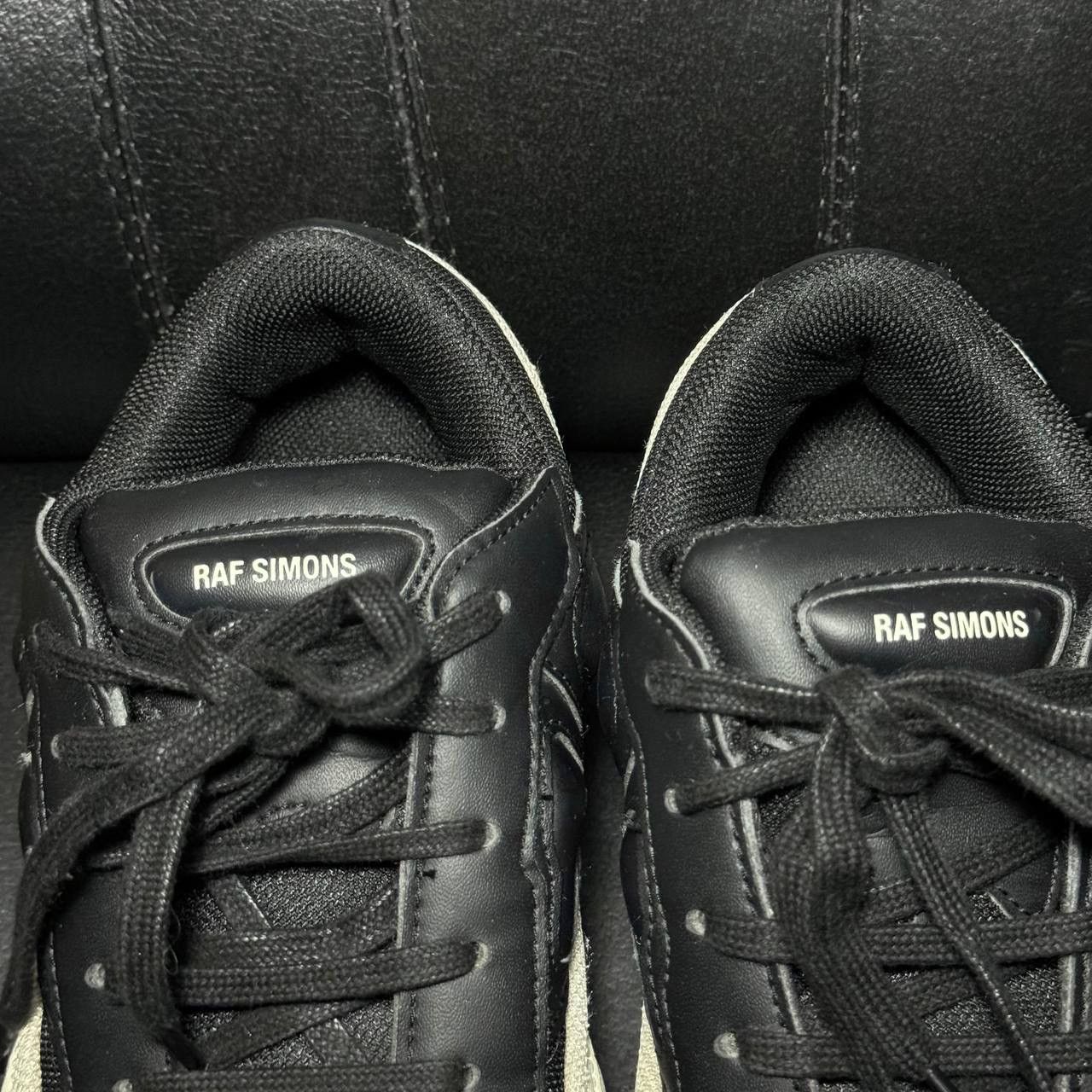 Adidas × Raf Simons 5,5us Adidas Raf Simons Ozweego white black Size US 5.5 / EU 38 - 8 Thumbnail