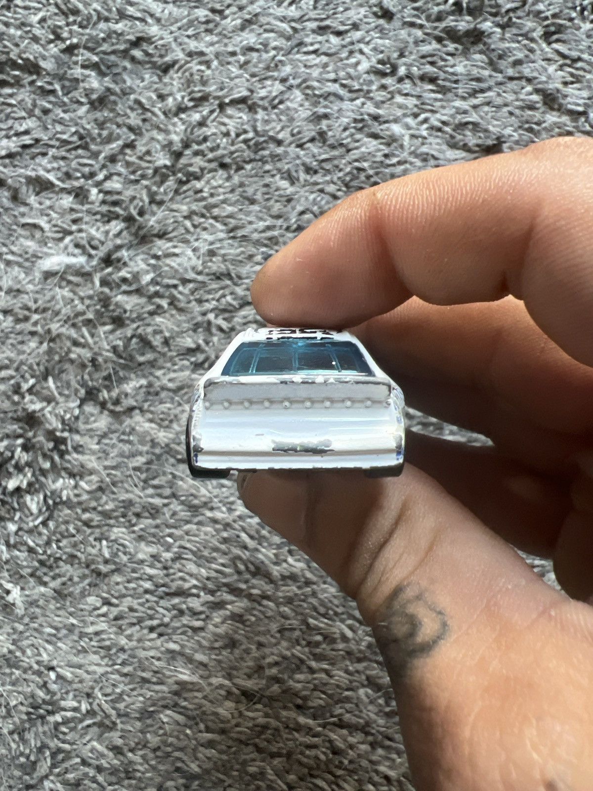 Vintage 1996 Hot Wheels Great White Carris Racing Die-Cast Car Size ONE SIZE - 5 Thumbnail